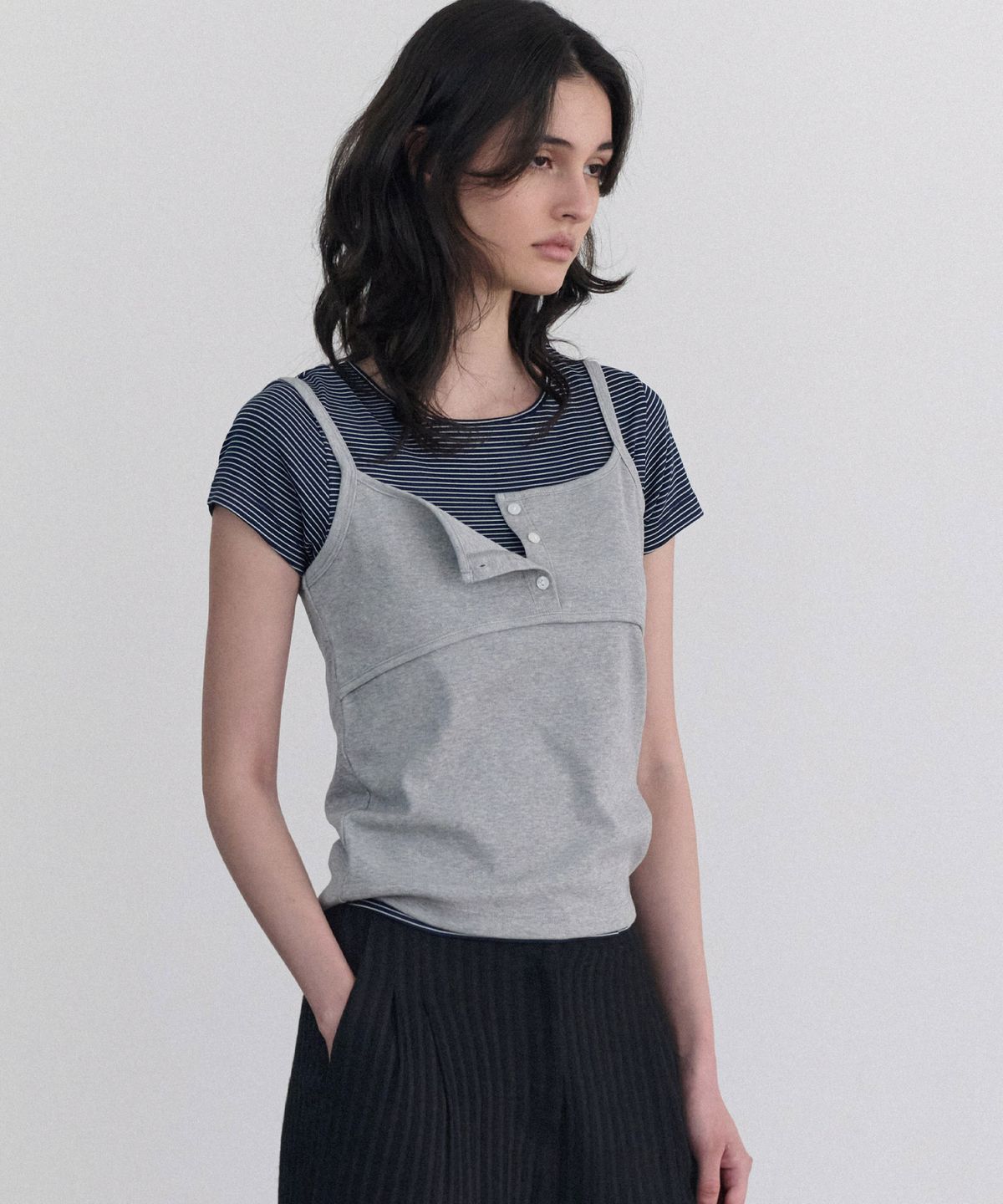 앤니즈(ANDNEEDS) Popo three button sleeveless (melange gray)