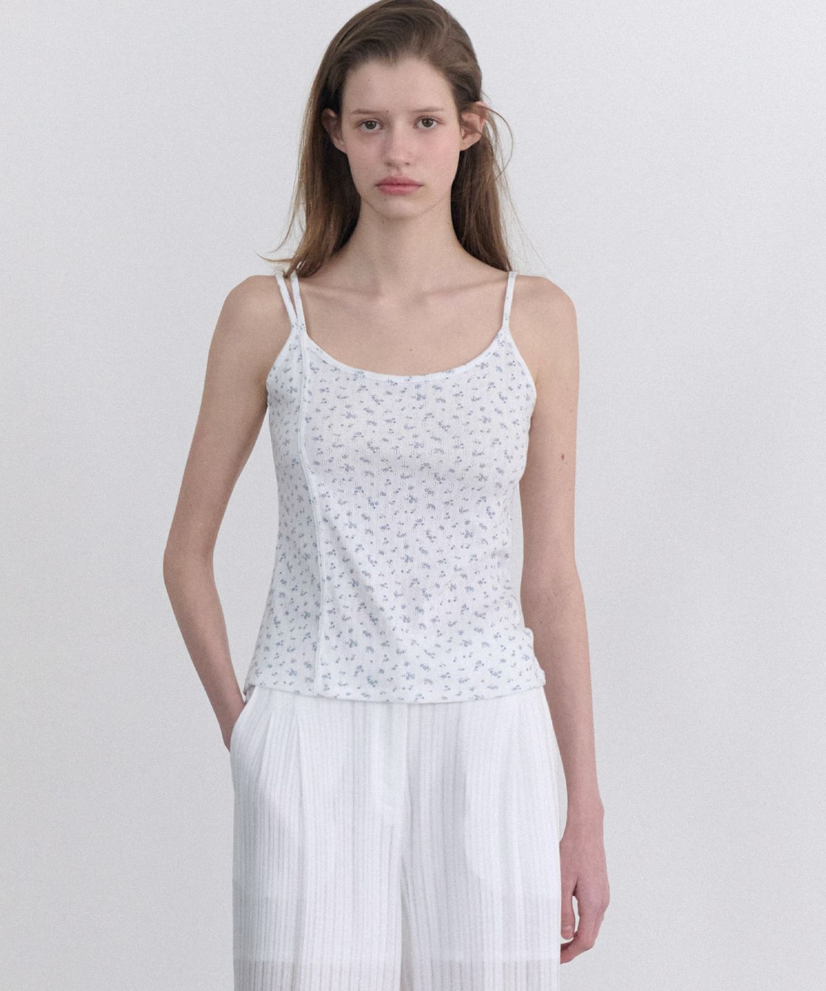 앤니즈(ANDNEEDS) Floral double strap sleeveless (white)