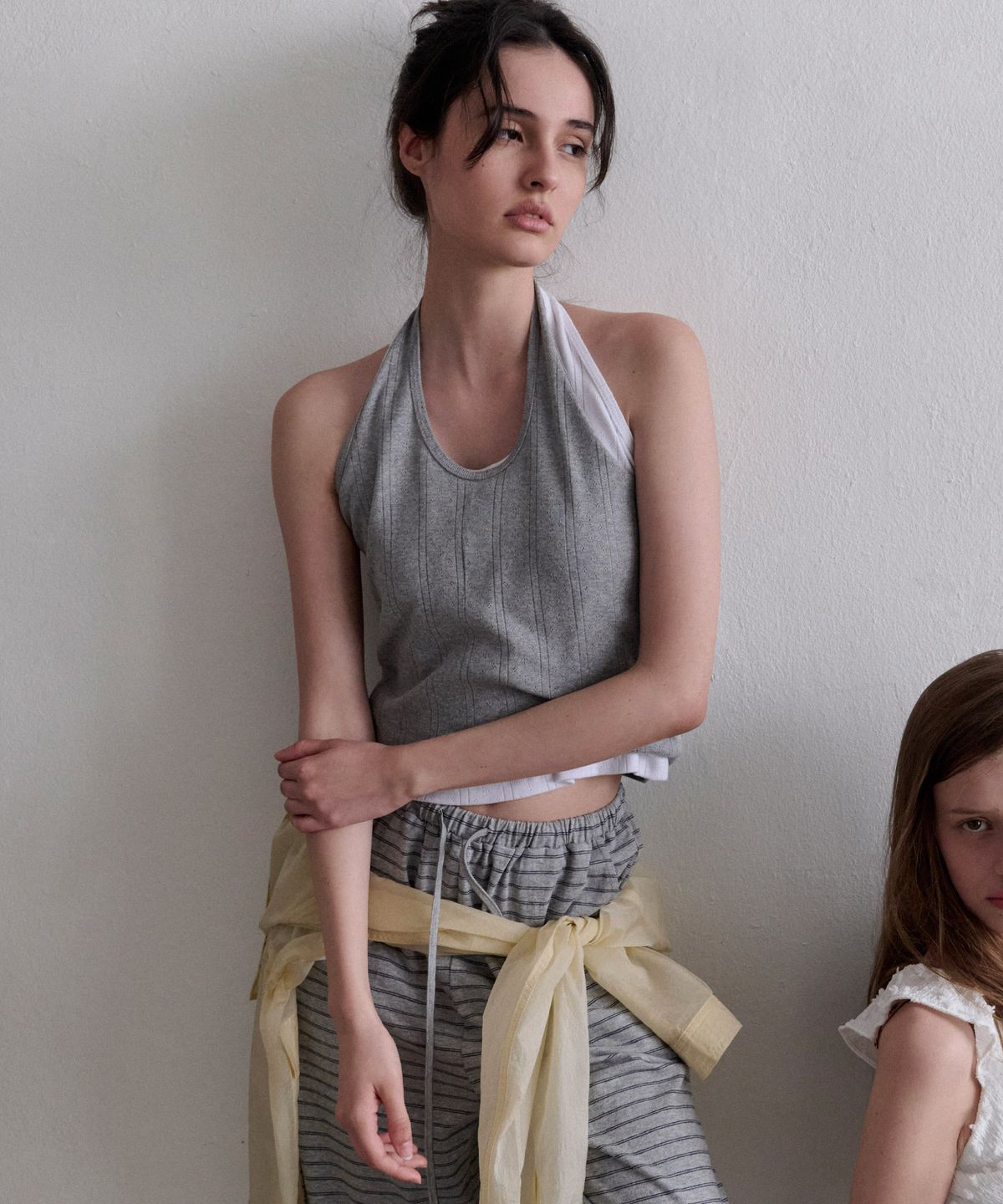 앤니즈(ANDNEEDS) Etta ribbed halter sleeveless (melange gray)