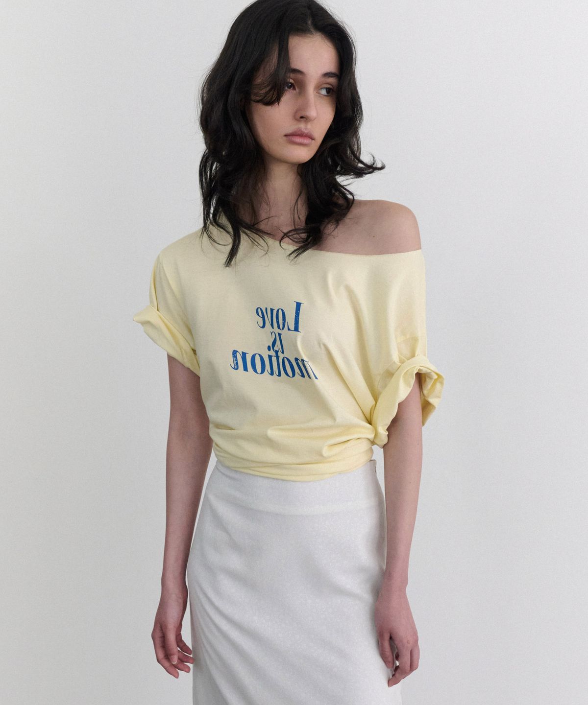 앤니즈(ANDNEEDS) Love is motion half tee (yellow)