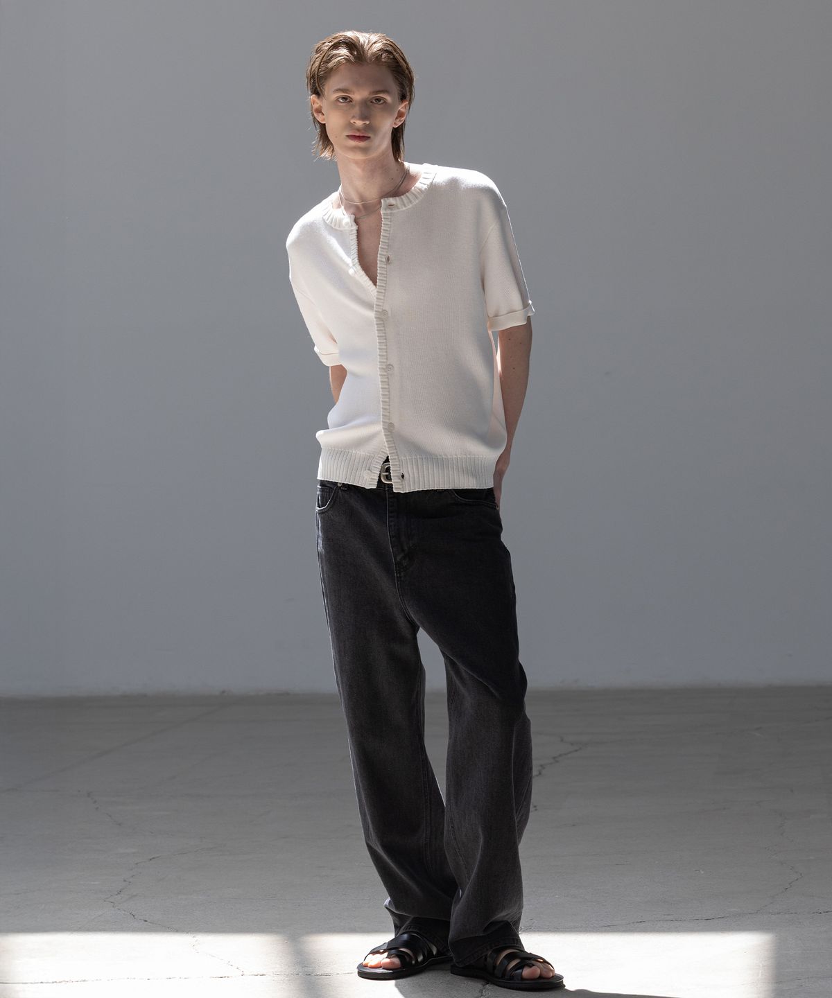 데꼬로소(DECOROSO) 패널 립 반팔 썸머 라운드 가디건 [화이트]