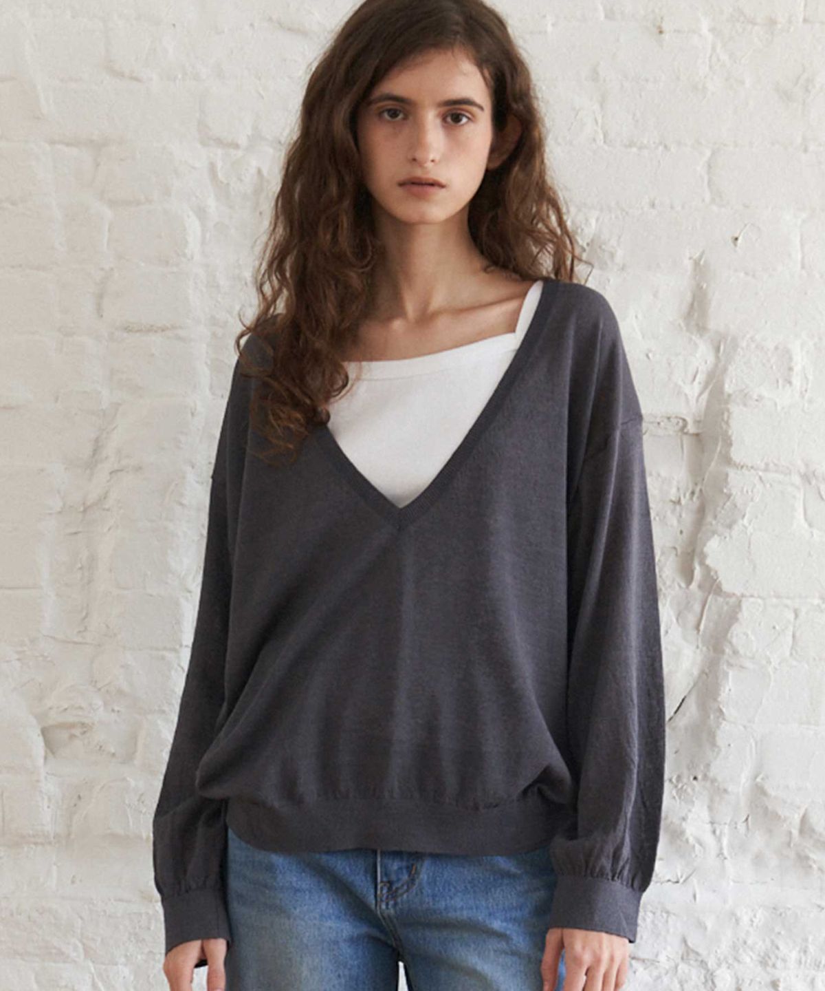 더라이(THERYE) Deep V-Neck Sheer Knit(Charcoal)