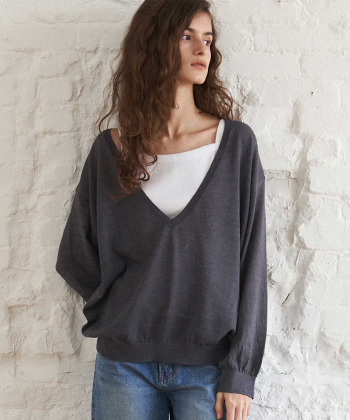 더라이(THERYE) Deep V-Neck Sheer Knit(Charcoal)