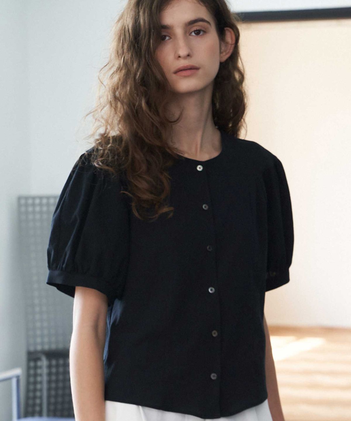 더라이(THERYE) Volume Puff Blouse(Black)