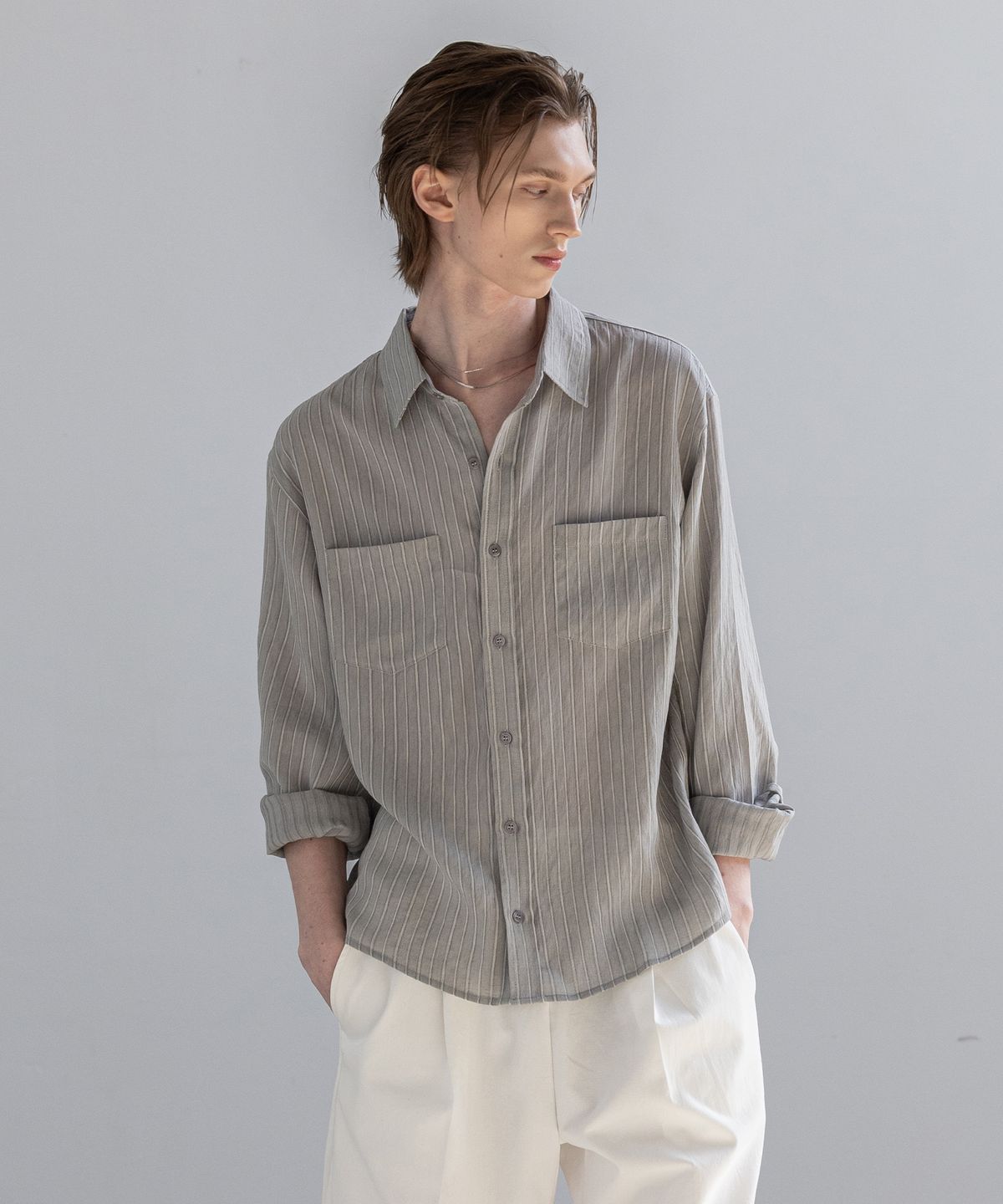 데꼬로소(DECOROSO) 자가드 텍스처 스트라이프 린넨 셔츠 [애쉬 그레이]