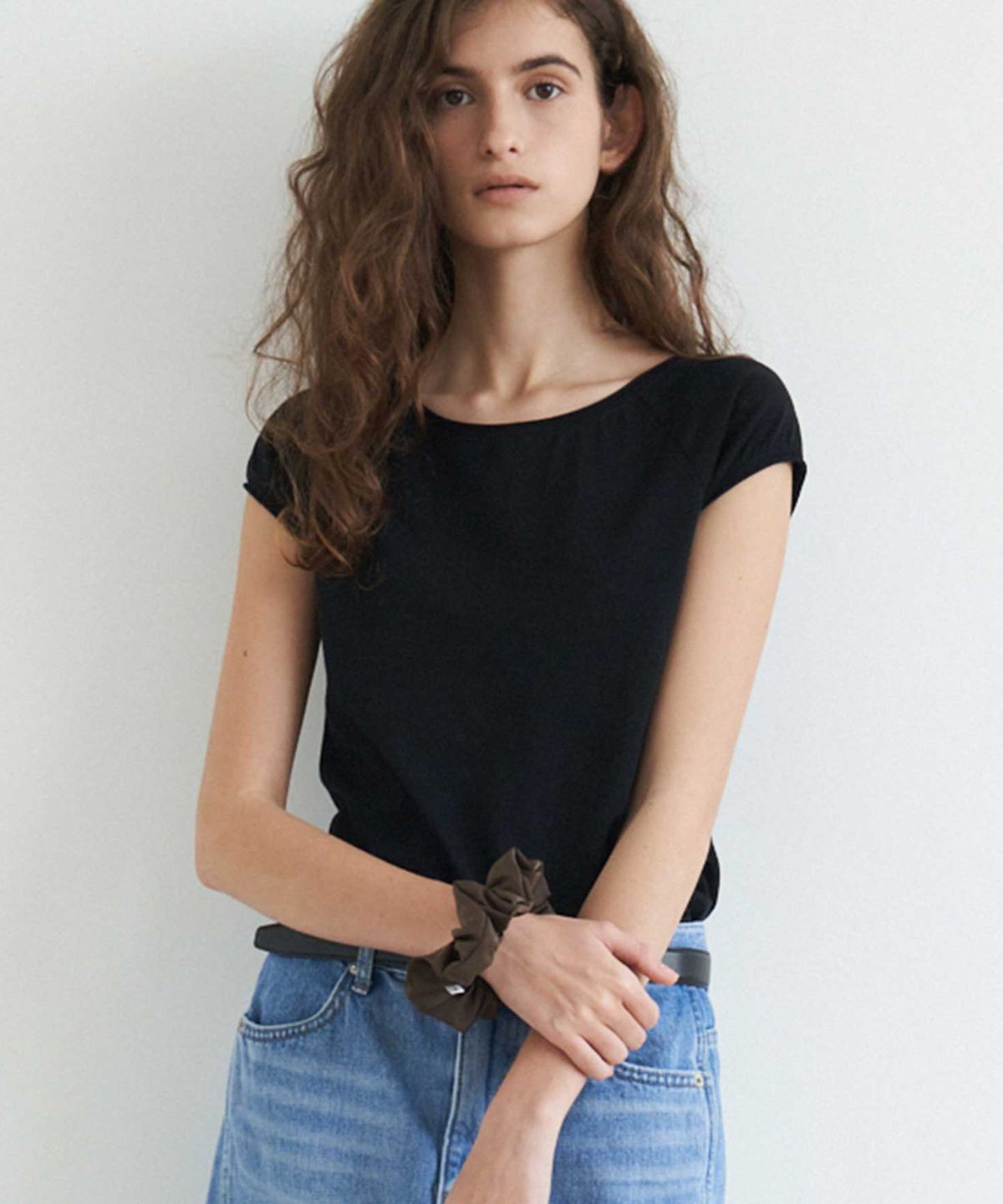 더라이(THERYE) Round Neck Cap Sleeve T-Shirt(Black)