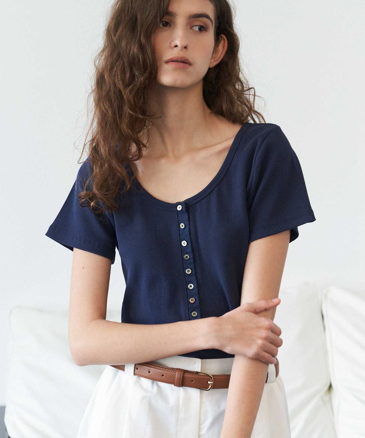 더라이(THERYE) U-Neck Button T-Shirt(Navy)