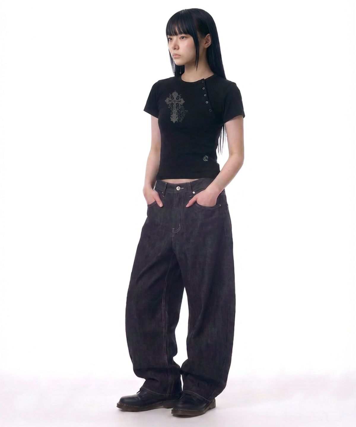 다미쉬(DAMISH) 빈티지 크로스 사선 버튼 티셔츠_블랙