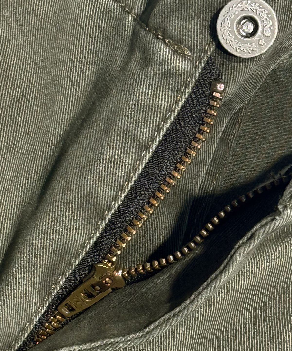 스티그마(STIGMA) WASHED TAPERED PANTS KHAKI