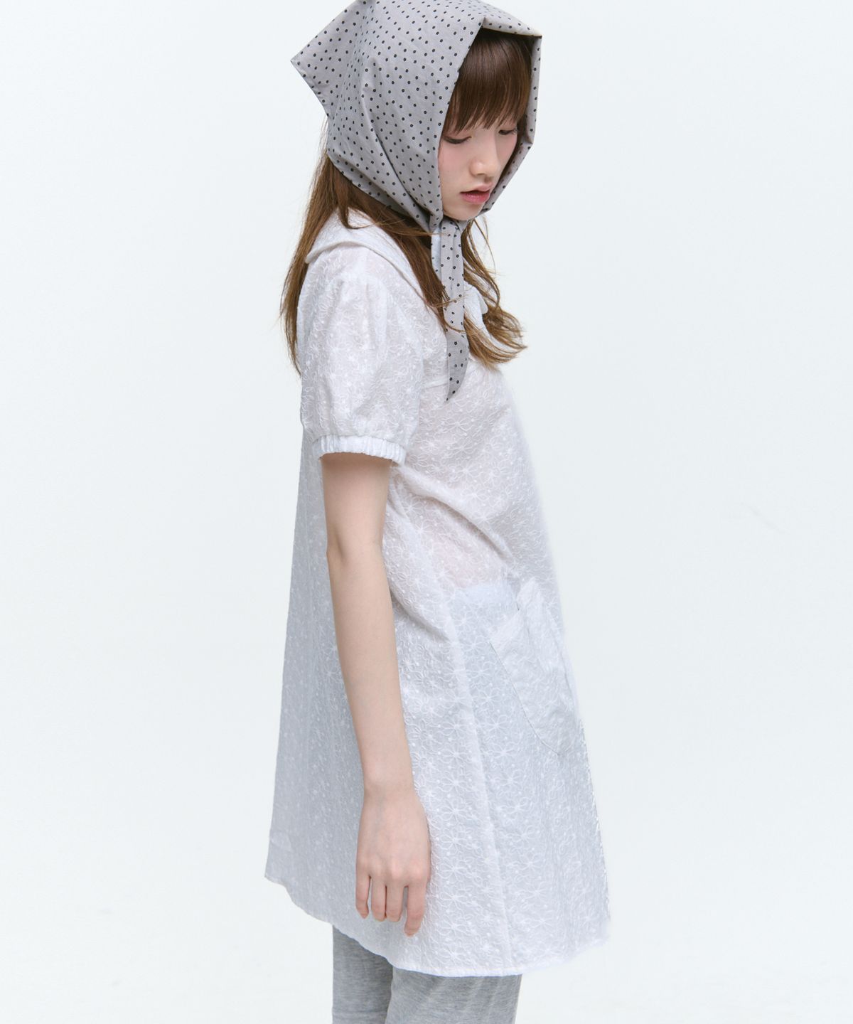 썸플레이스(SOME PLACE) 플라워 퍼프 소매 포켓 버튼 레이어드 반팔 블라우스 원피스 [화이트]