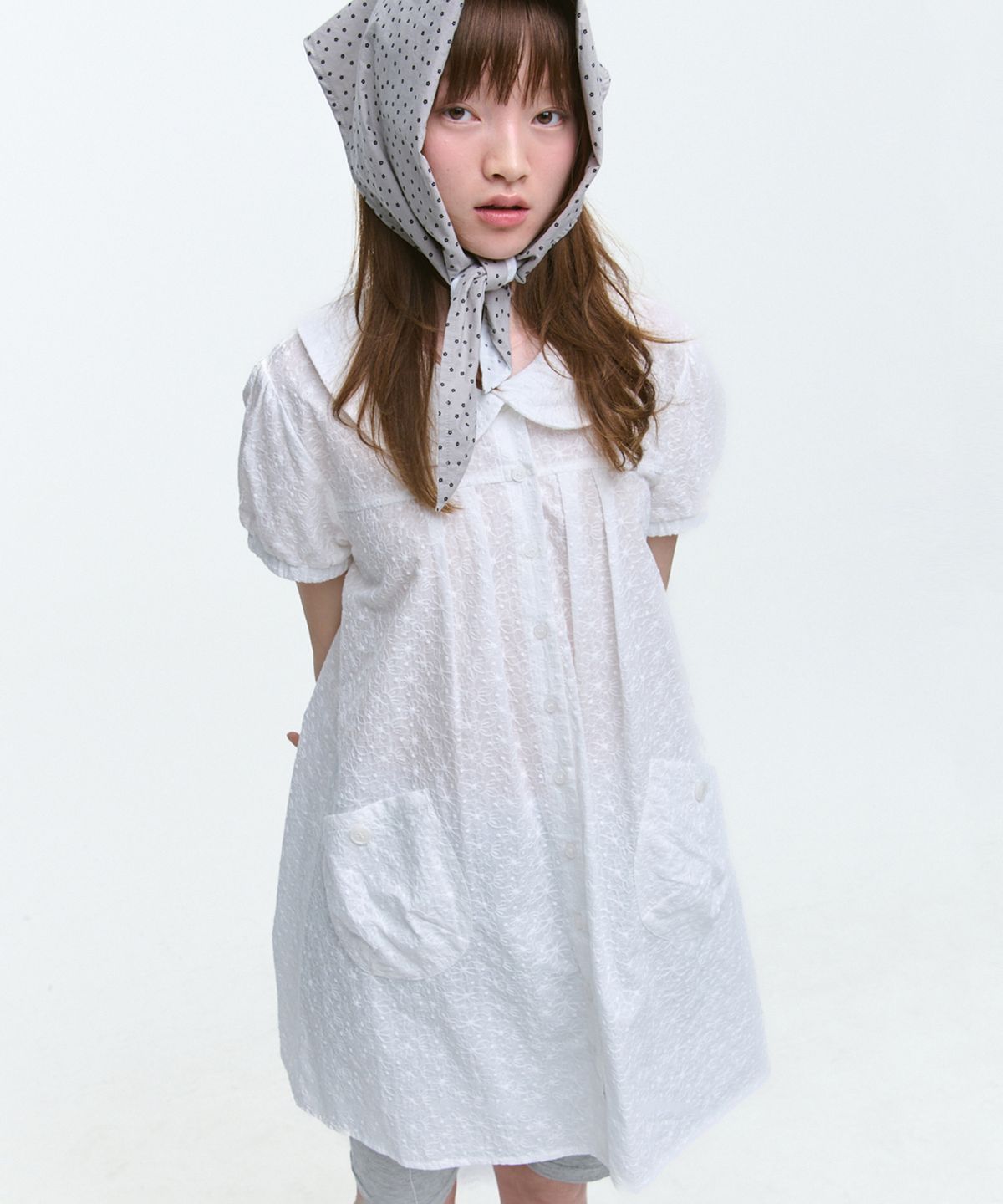 썸플레이스(SOME PLACE) 플라워 퍼프 소매 포켓 버튼 레이어드 반팔 블라우스 원피스 [화이트]