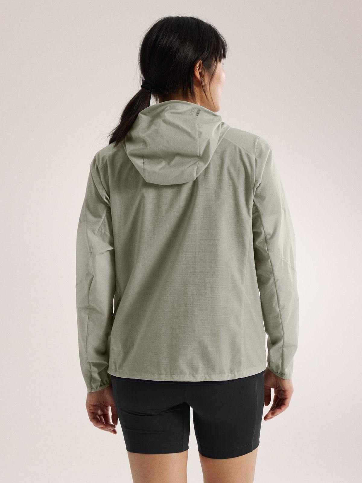 아크테릭스(ARCTERYX) 인센도 에어쉘 후디 여성