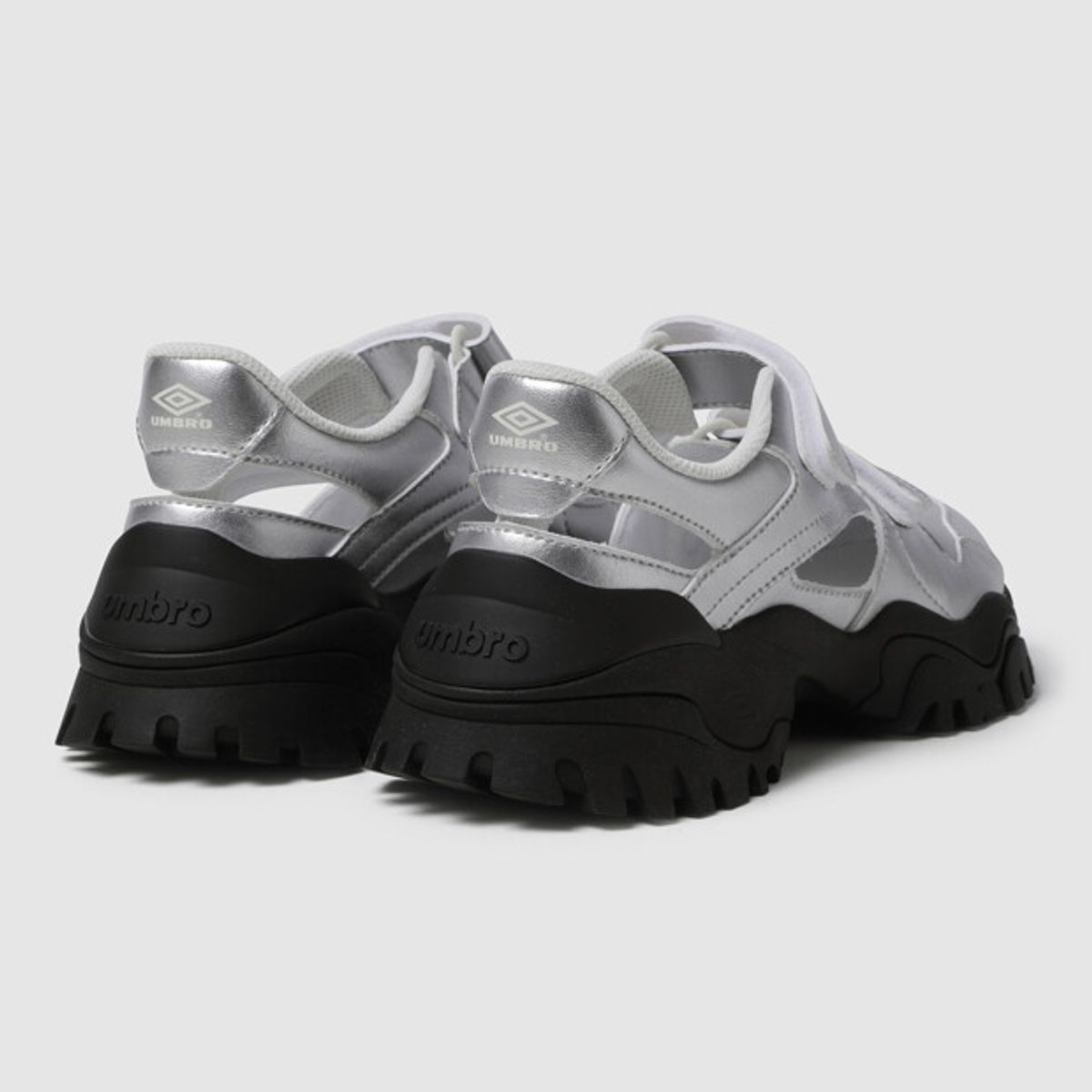 엄브로(UMBRO) BUMPY LAYER (범피 레이어) 실버 UR223ESA53