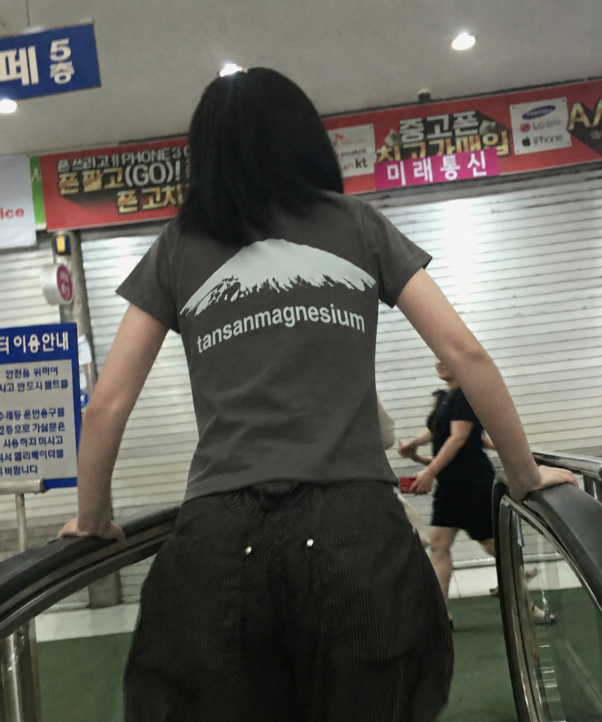 탄산마그네슘(TANSANMAGNESIUM) 마운틴 티셔츠 (차콜/화이트)