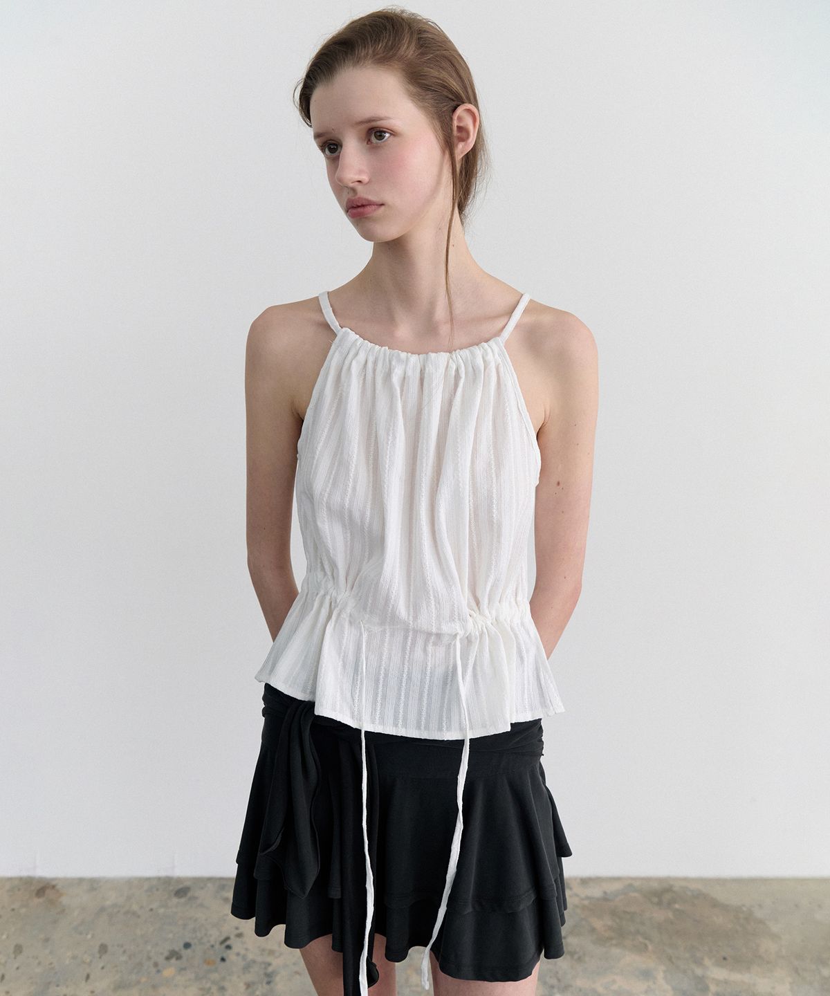 앤니즈(ANDNEEDS) Sober string blouse (white)