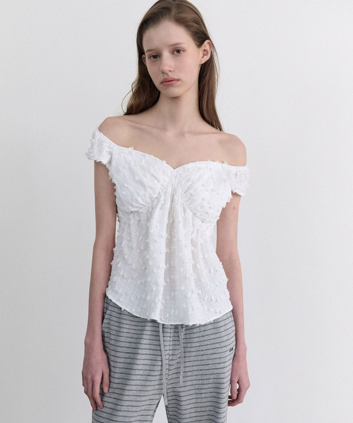 앤니즈(ANDNEEDS) Bell shirring blouse (white)