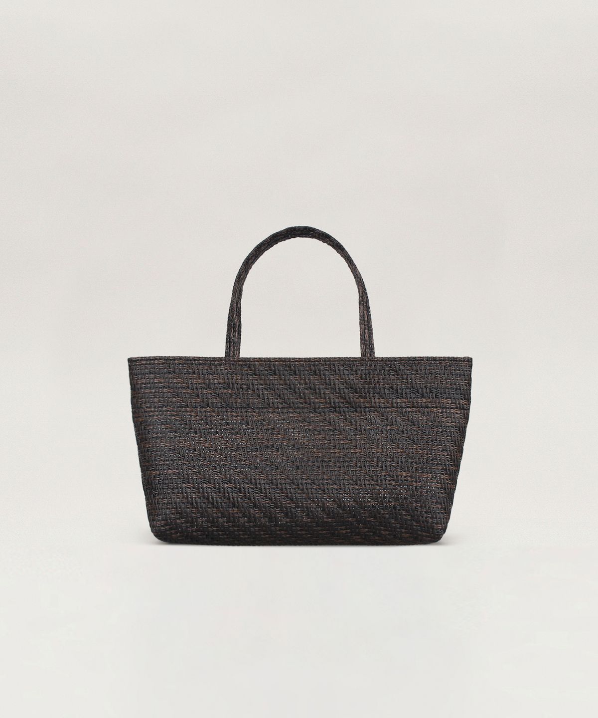 투오(TUO) RATTAN FLAT TOTE MINI DARK BROWN · 라탄 플랫 토트 미니 다크 브라운