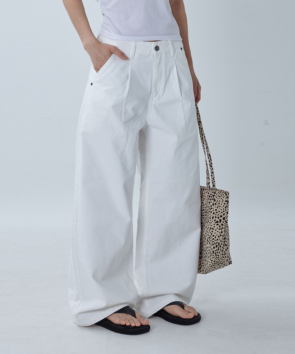 밀리언코르(MILLIONCOR) [간절기준비] 르체 아이보리 원 턱 와이드 팬츠