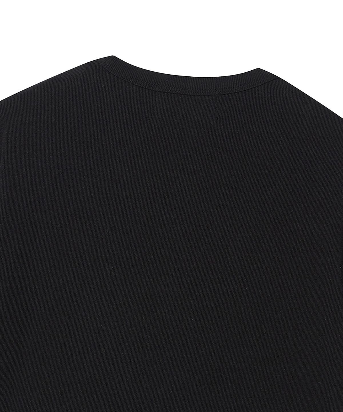 비욘드클로젯(BEYOND CLOSET) [COLLECTION LINE] 펄 버튼 헨리넥 반팔 티셔츠 블랙