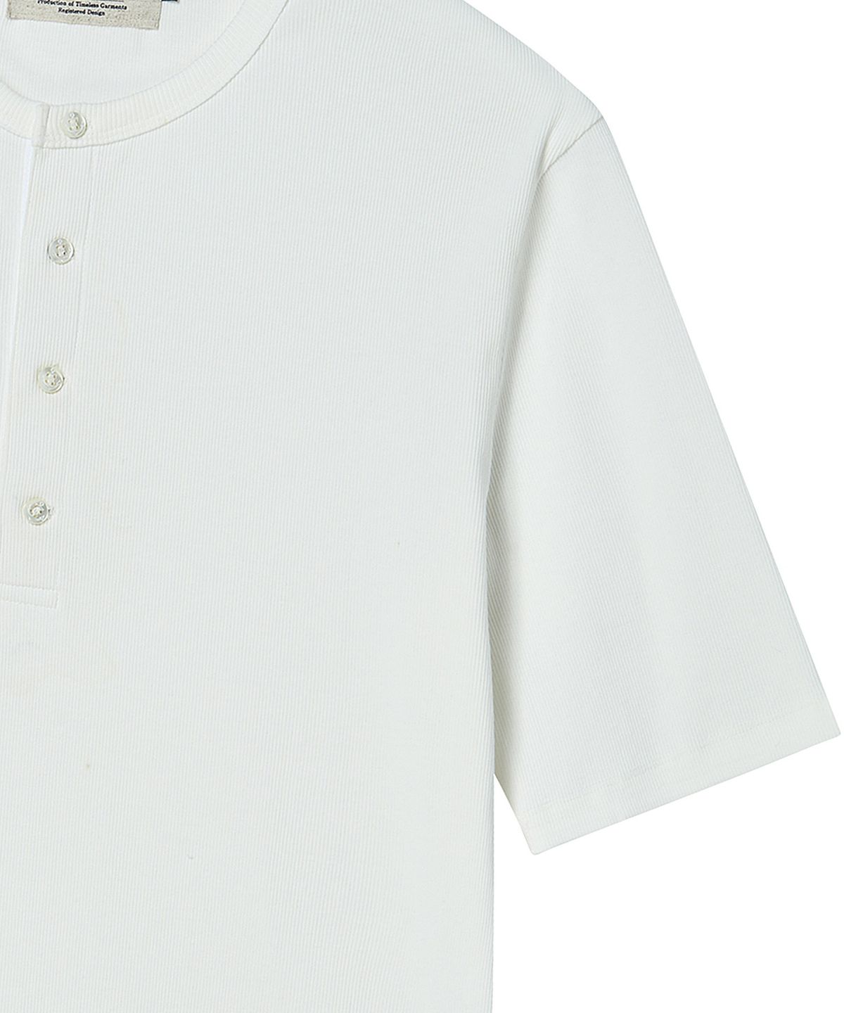 비욘드클로젯(BEYOND CLOSET) [COLLECTION LINE] 펄 버튼 헨리넥 반팔 티셔츠 화이트