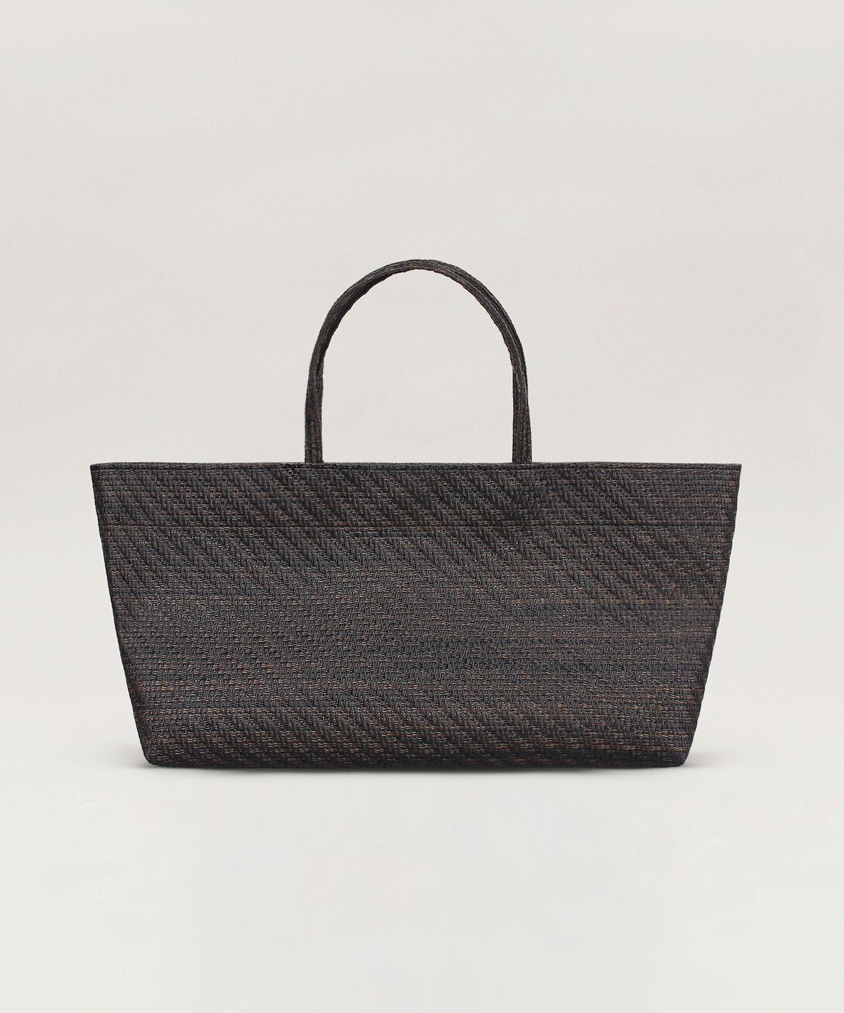 투오(TUO) RATTAN FLAT TOTE LARGE DARK BROWN · 라탄 플랫 토트 라지 다크 브라운