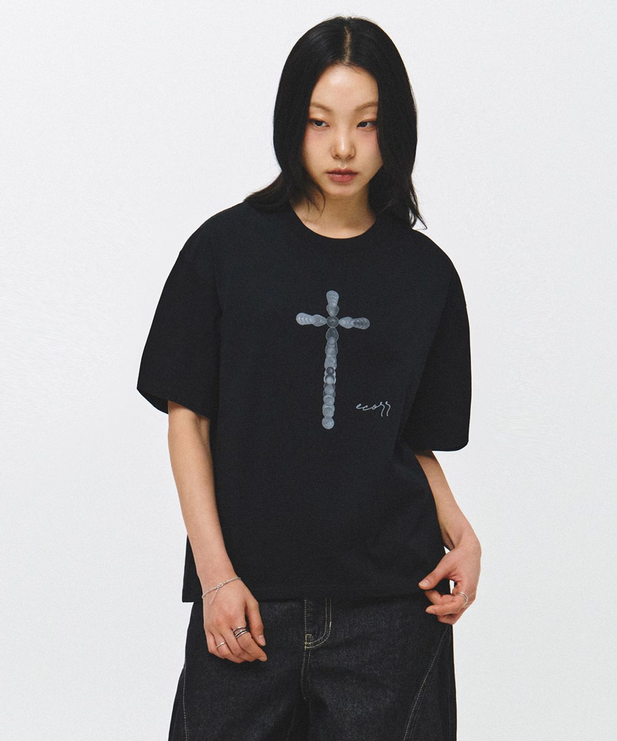 이코르(ECORR) 아트웍 크롭 반팔 티셔츠 : 3COLOR