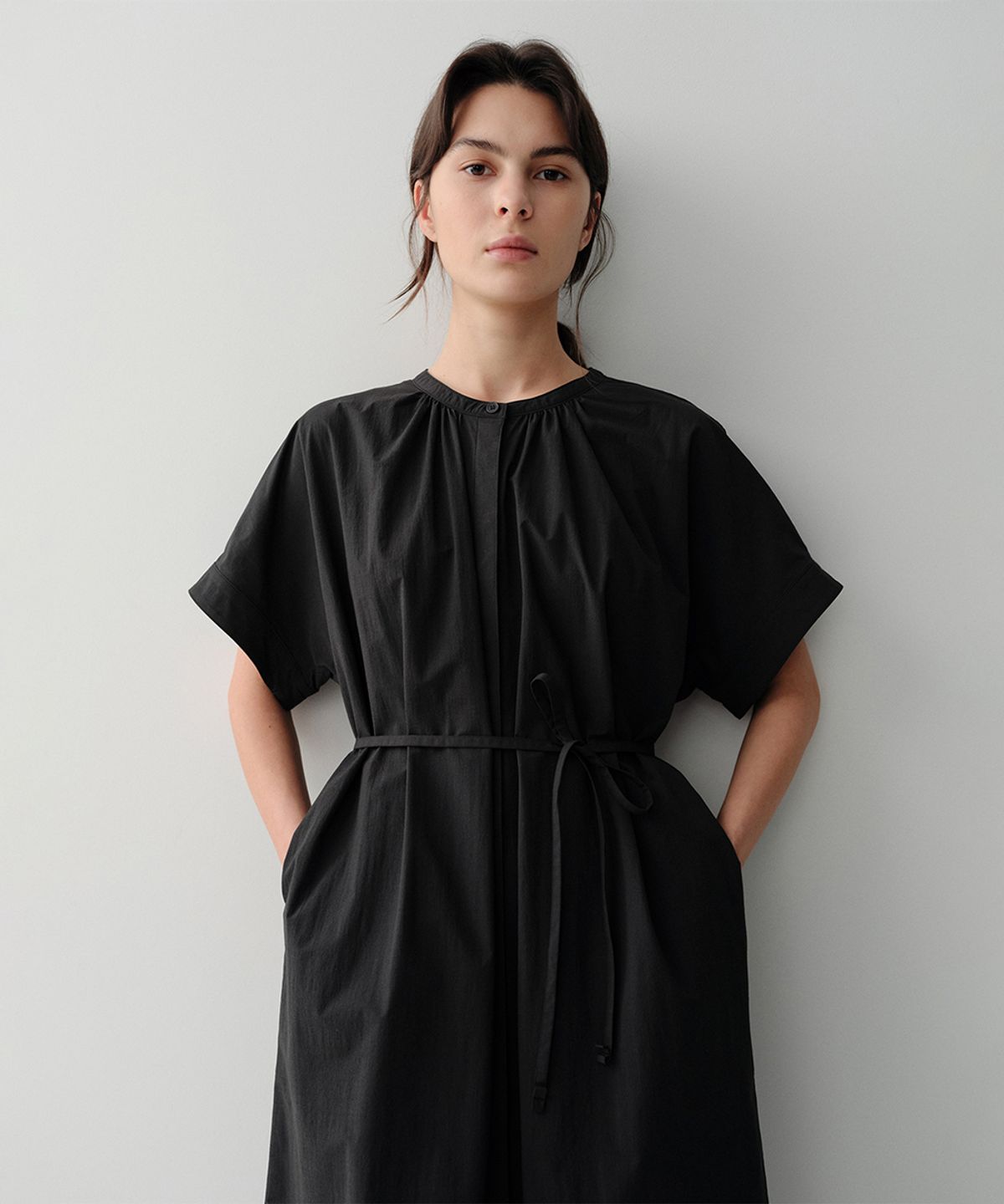 이아(EAAH) TALIA SHIRRING DRESS (BLACK)