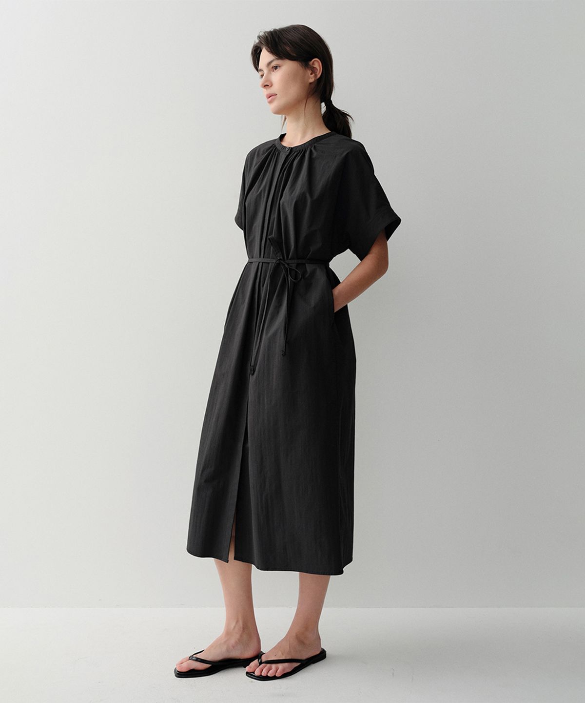 이아(EAAH) TALIA SHIRRING DRESS (BLACK)
