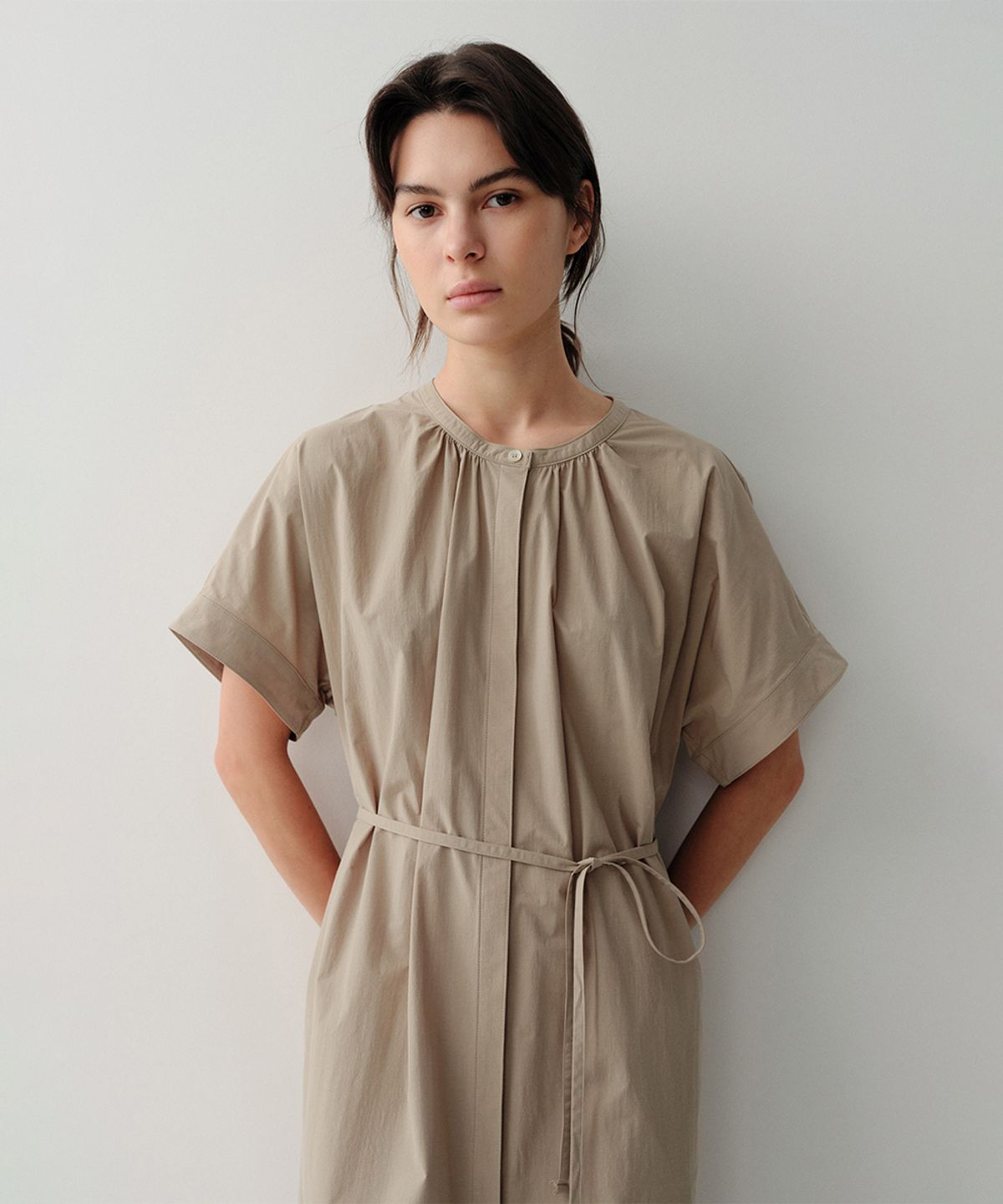 이아(EAAH) TALIA SHIRRING DRESS (BEIGE)