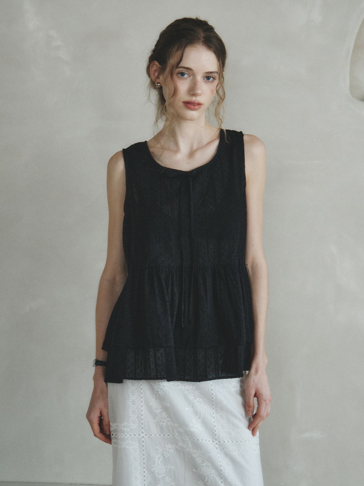르니나(LENINA) ARENA flare sleeveless blouse_BLACK