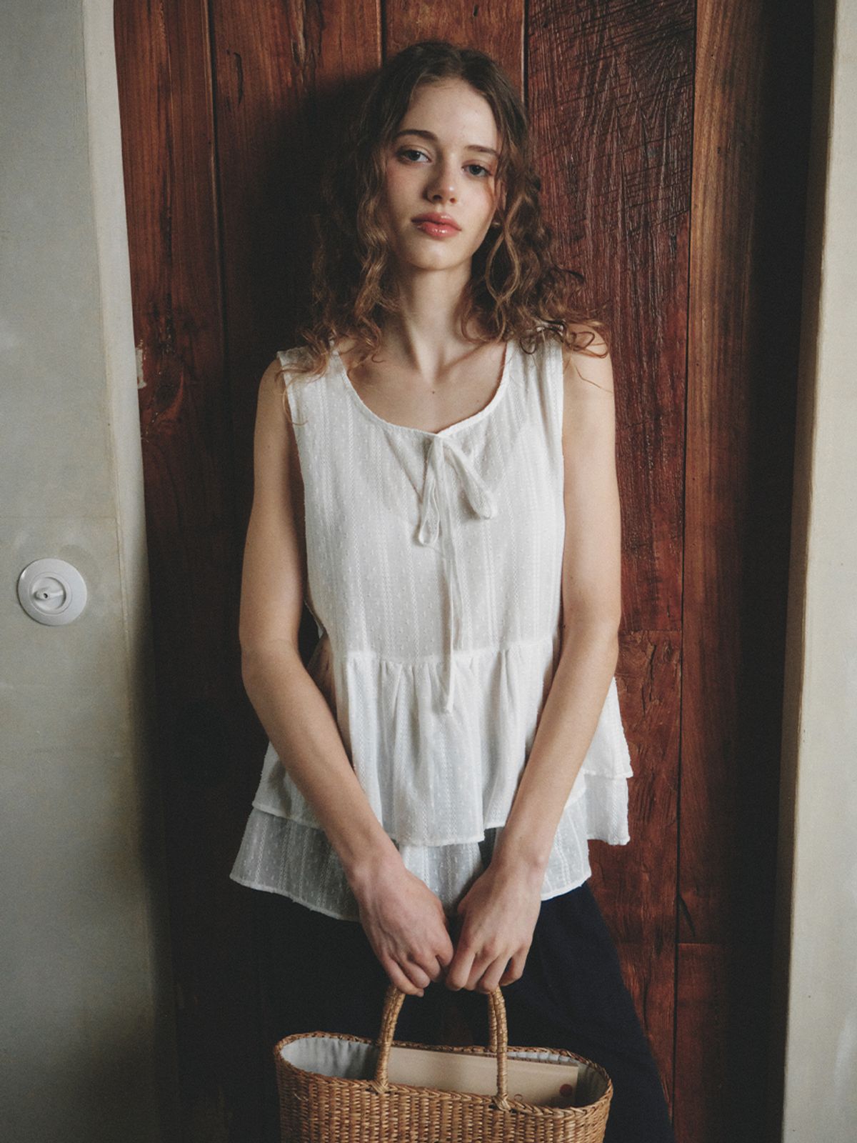 르니나(LENINA) ARENA flare sleeveless blouse_IVORY