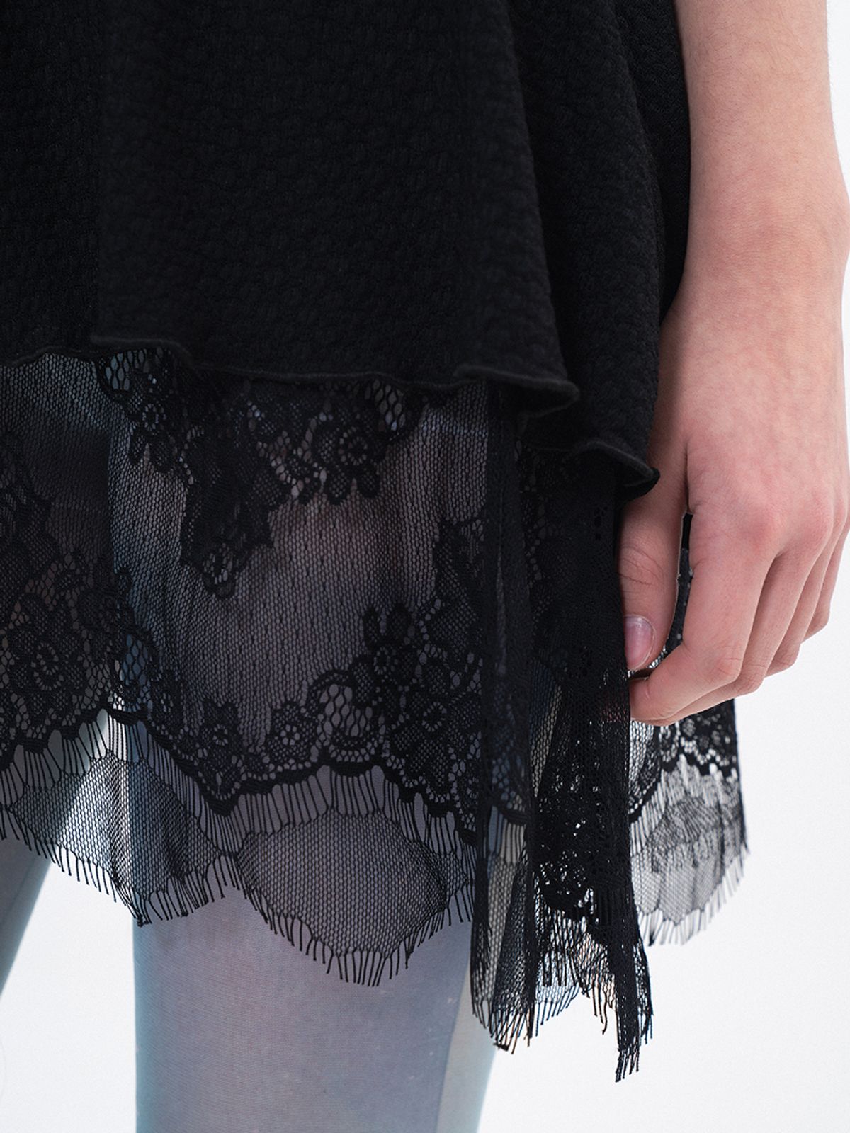루펀(LOOFUN) Lace Fringe Sleeveless / 레이스 프린지 슬리브리스 [Black]