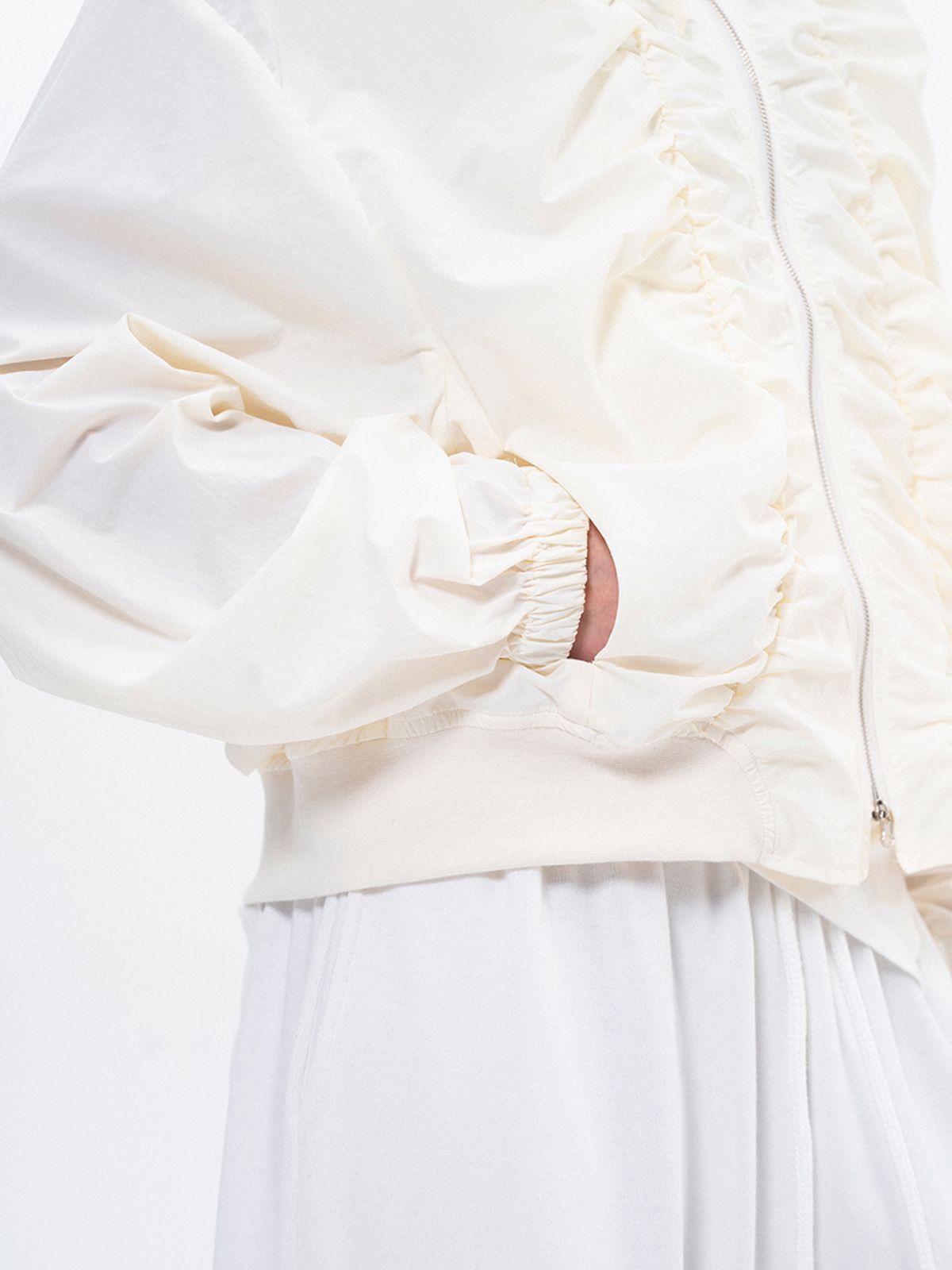 루펀(LOOFUN) Shirring Zip-up Anorak / 셔링 집업 아노락 [Cream]
