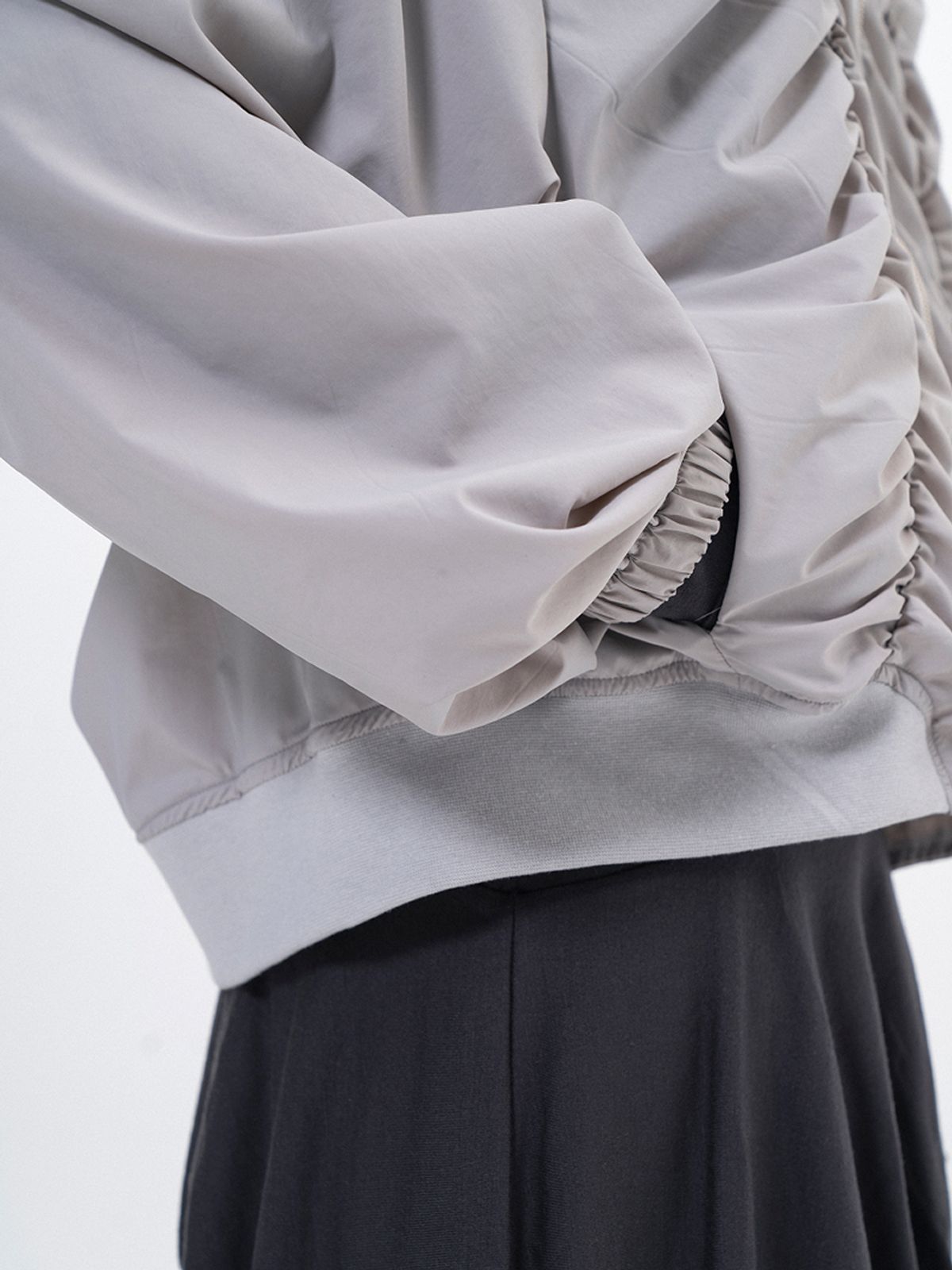 루펀(LOOFUN) Shirring Zip-up Anorak / 셔링 집업 아노락 [Gray]