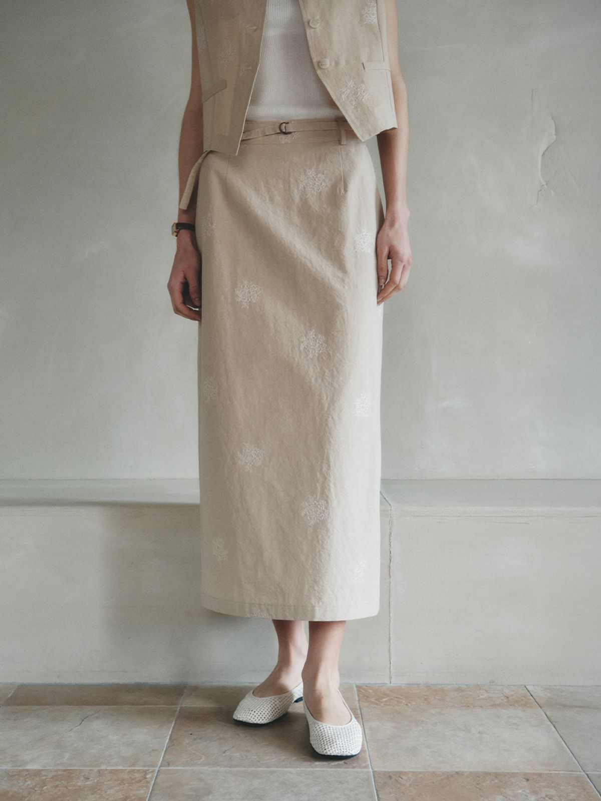 르니나(LENINA) ROVE linen embroidery H-line skirt_BEIGE