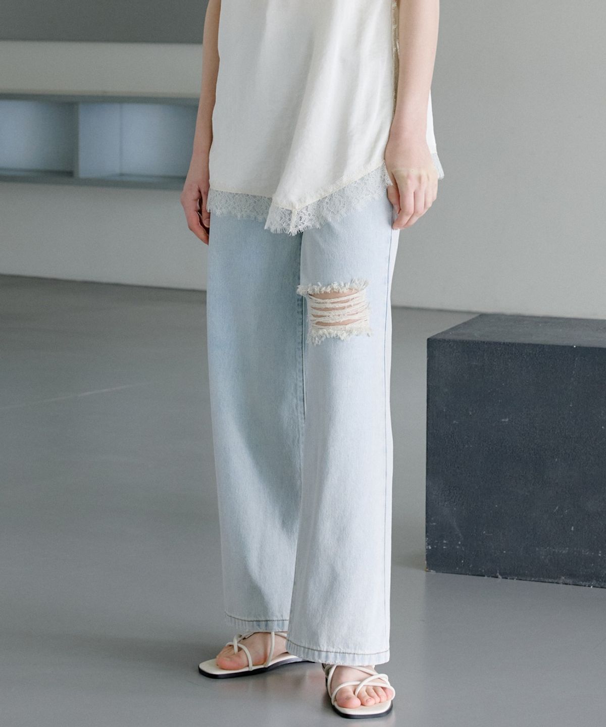 올리브 데 올리브(OLIVE DES OLIVE) 데미지 세미와이드 데님 팬츠 OJ6ML4230