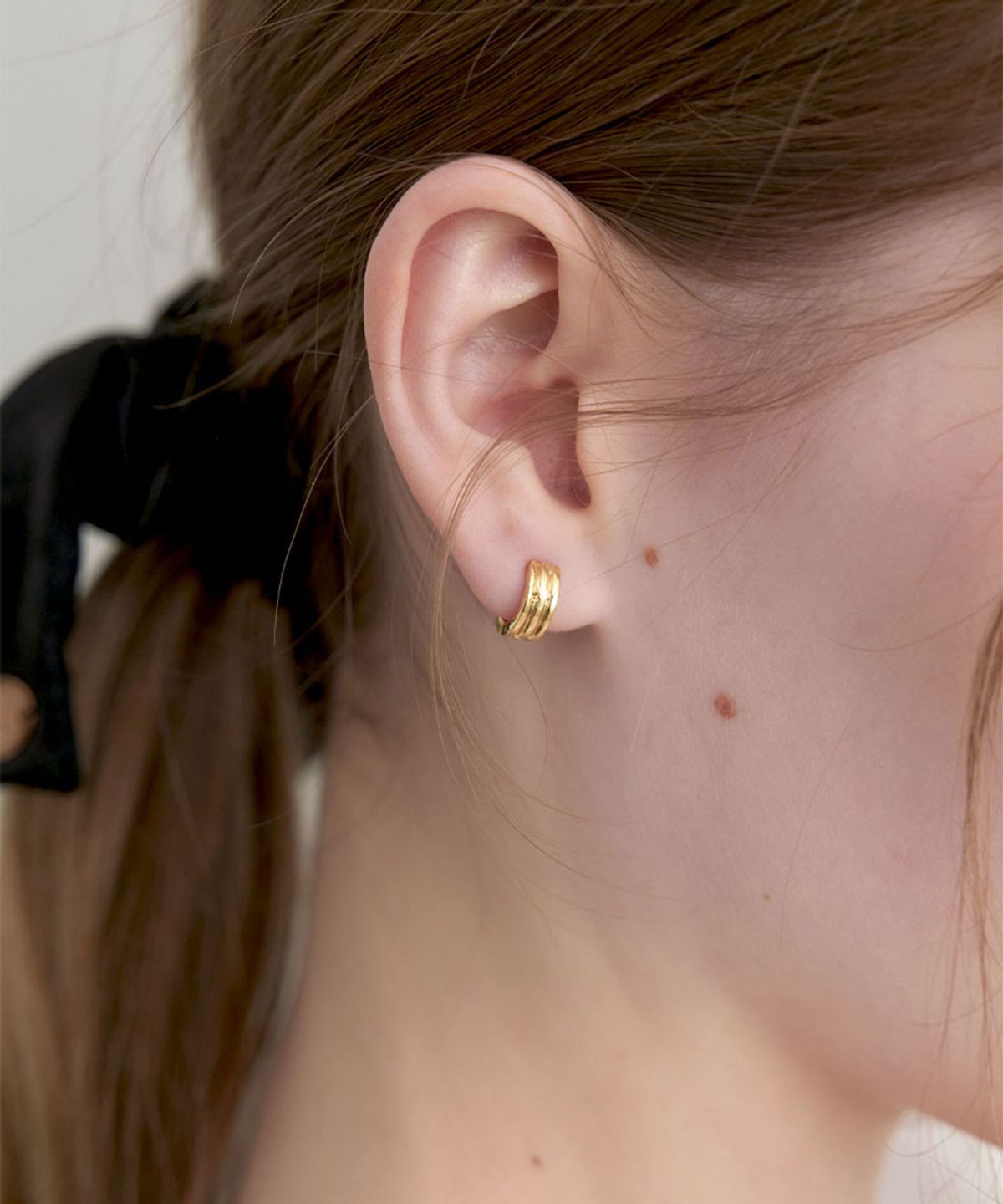 할렌(HALDEN) line hoop one touch earrings (E066_gold small)