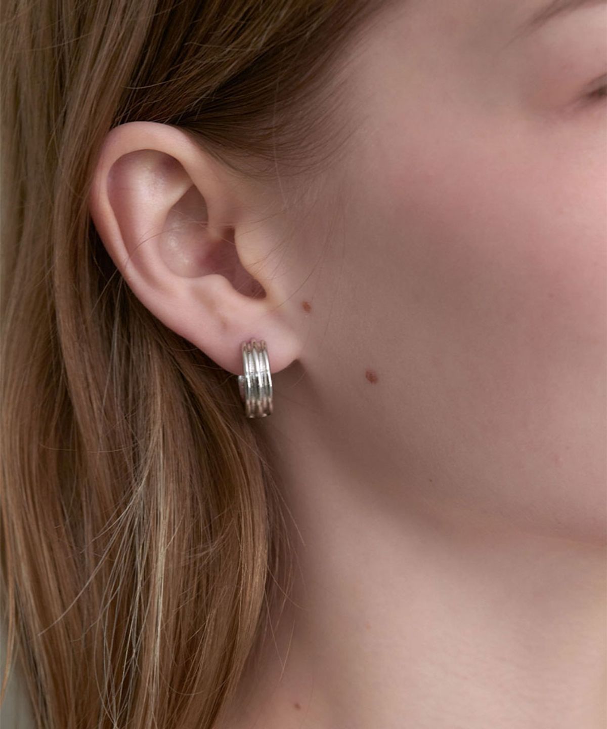 할렌(HALDEN) line hoop one touch earrings (E066_silver medium)