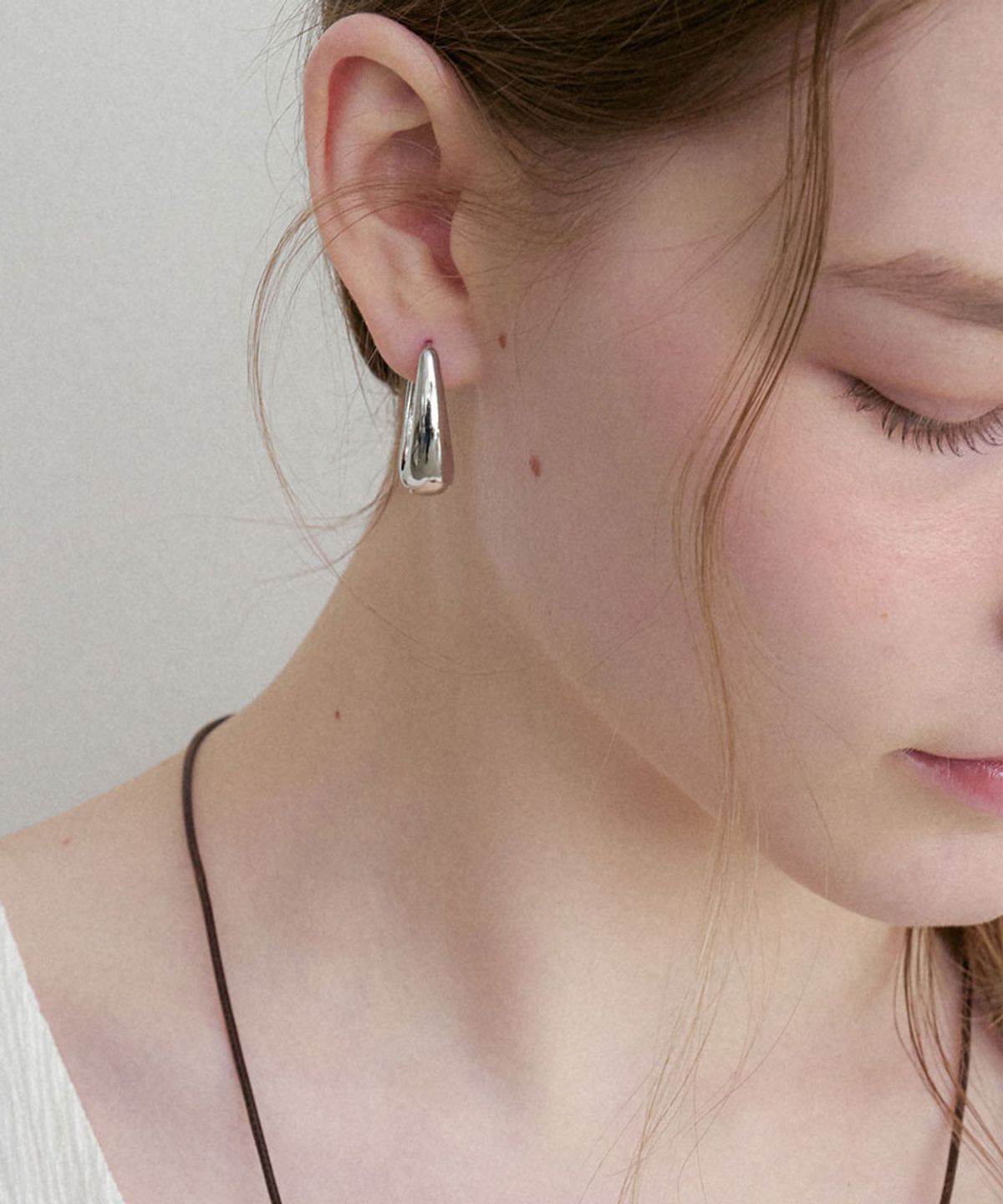 할렌(HALDEN) oval curve one touch earrings (E067_silver)