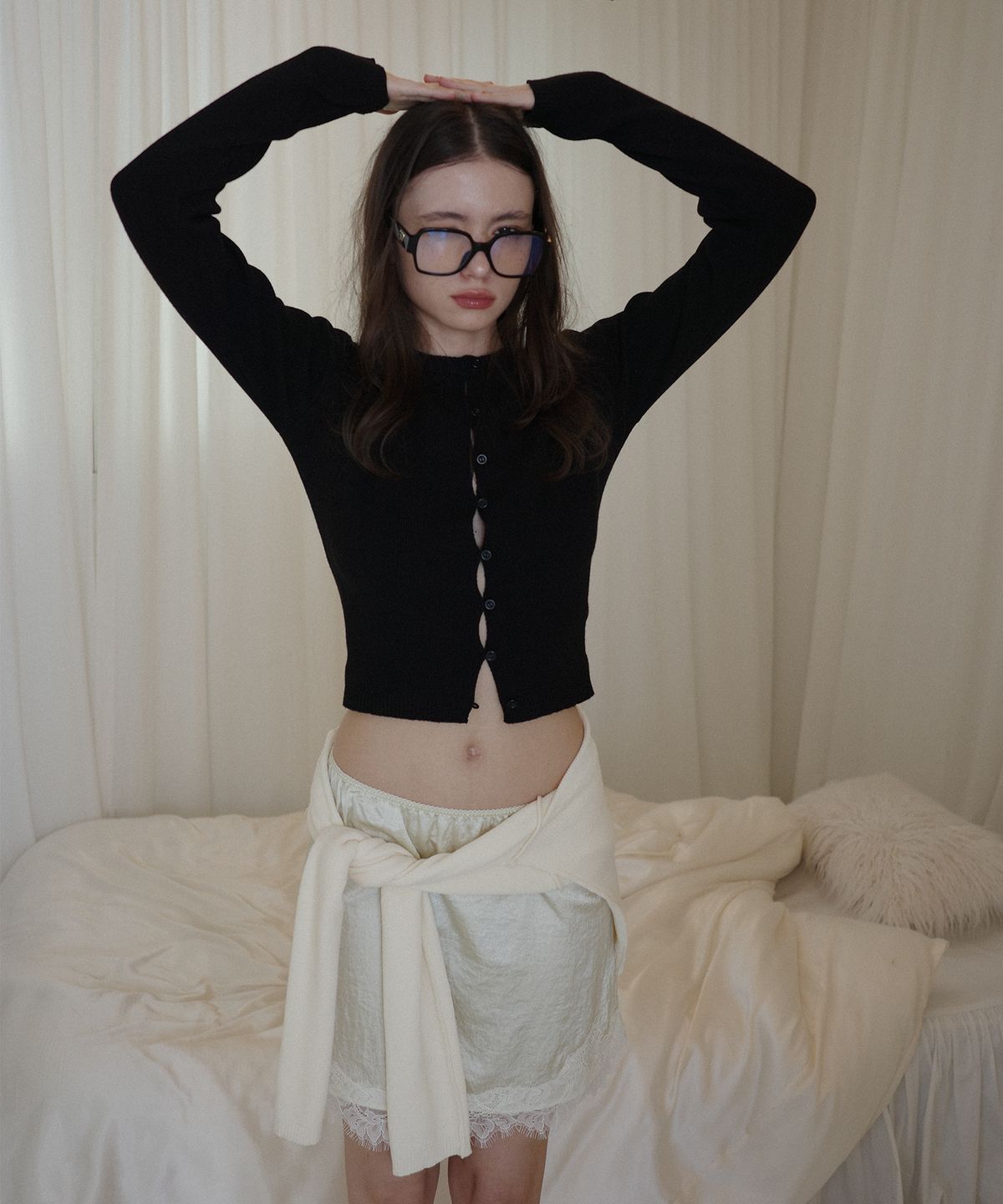 살롱 드 욘(SALON DE YOHN) Button Slit Cardigan_ Black