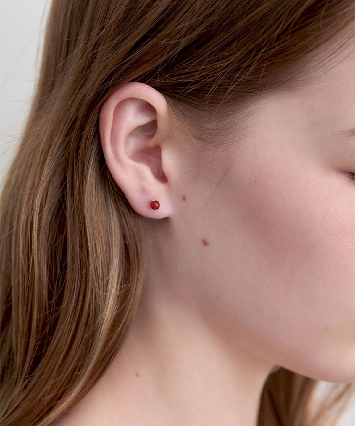 할렌(HALDEN) simple red onyx earrings (E069_0.4mm)