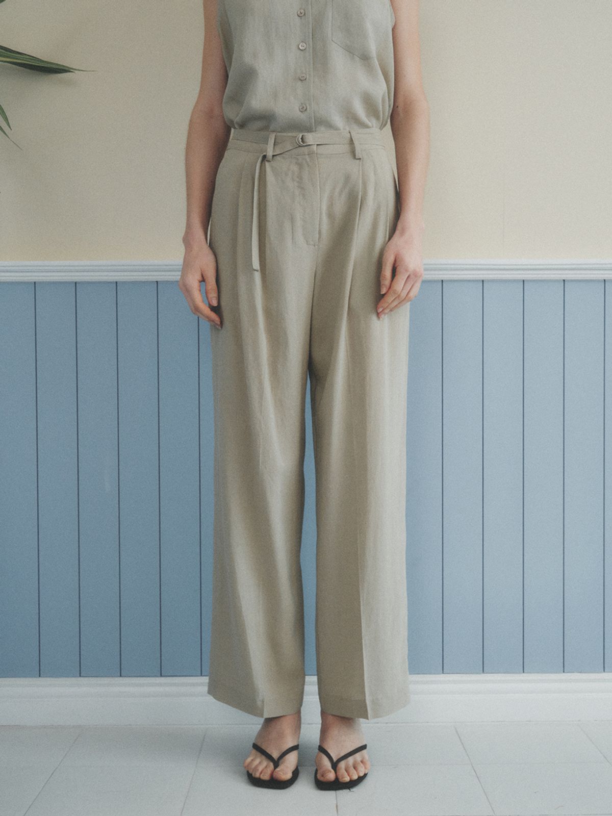 르니나(LENINA) ROMAN linen two-tuck wide pants_KHAKI