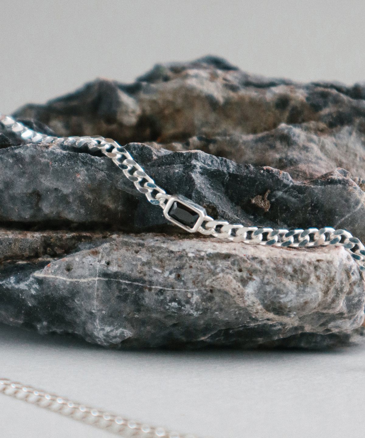 스몰굿띵(SMGT) STONE CHAIN 팔찌 [BLACK]