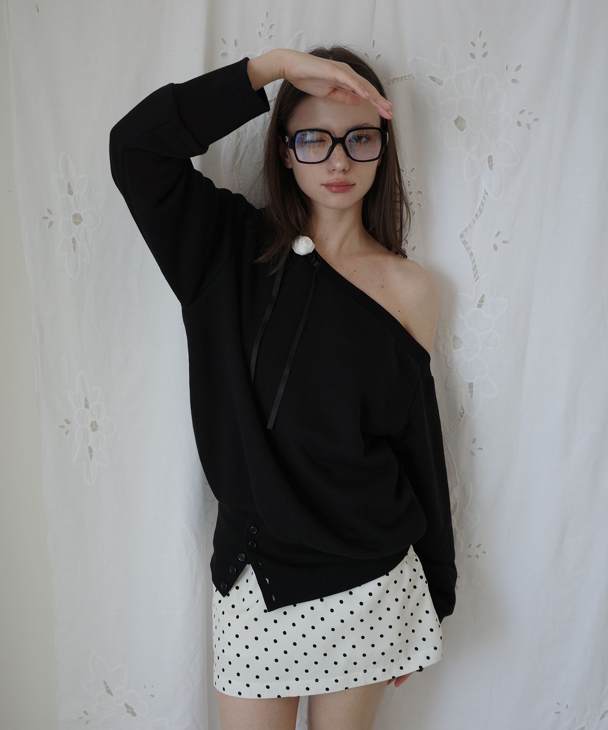 살롱 드 욘(SALON DE YOHN) One Shoulder Sweatshirt_ Black
