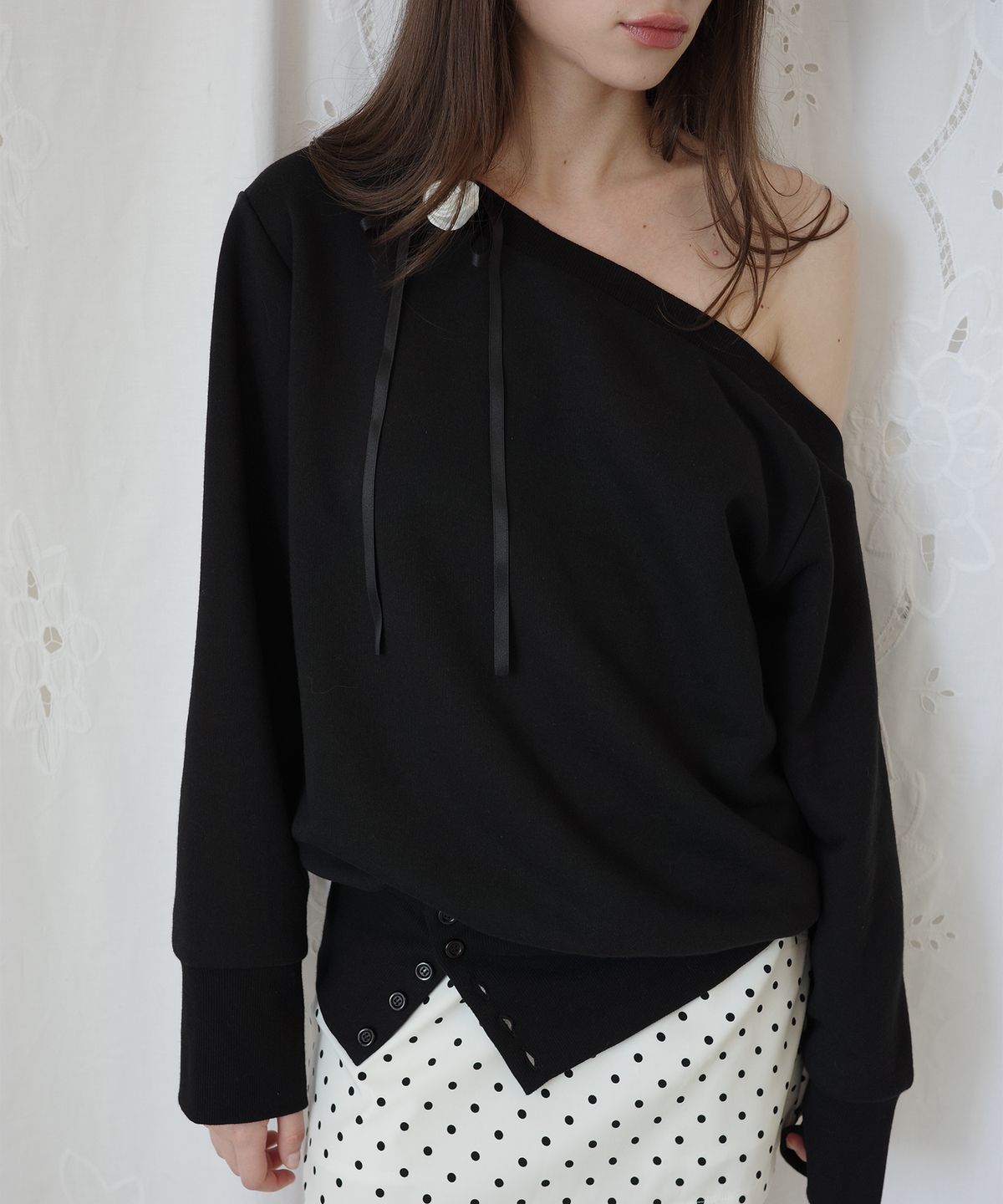 살롱 드 욘(SALON DE YOHN) One Shoulder Sweatshirt_ Black