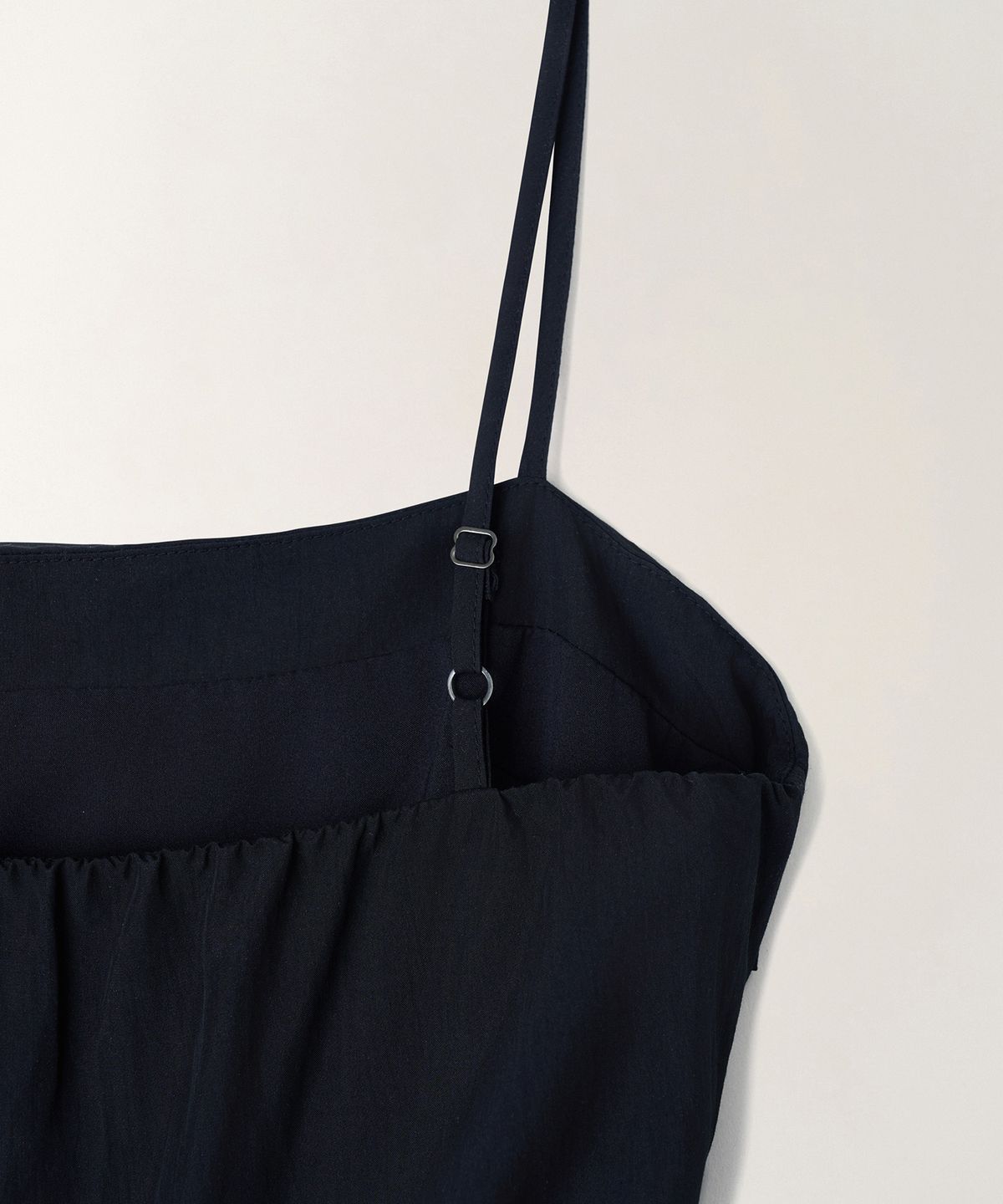 튜드먼트(TTUDEMENT) SHIRRING SLEEVELESS LONG DRESS_BLACK