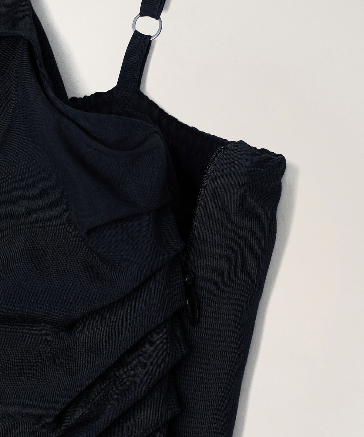 튜드먼트(TTUDEMENT) SHIRRING SLEEVELESS LONG DRESS_BLACK