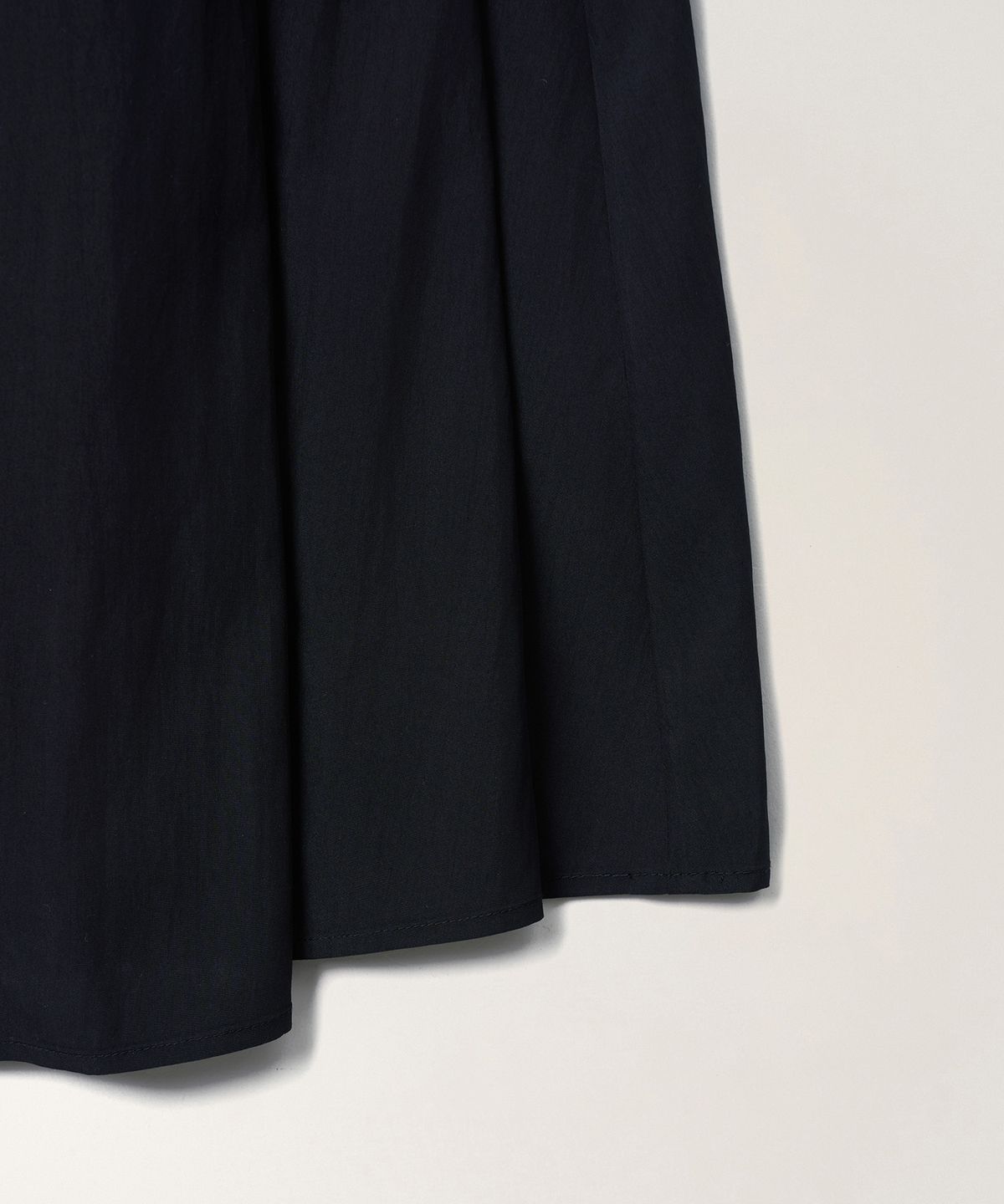 튜드먼트(TTUDEMENT) SHIRRING SLEEVELESS LONG DRESS_BLACK