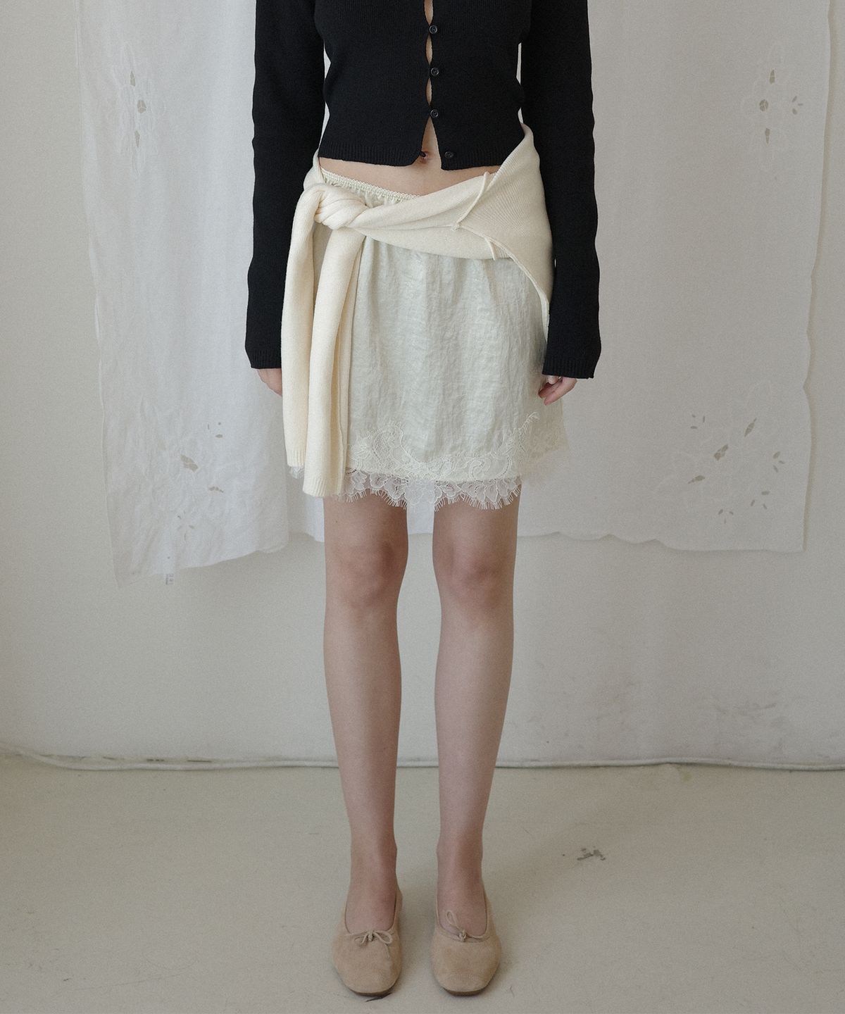 살롱 드 욘(SALON DE YOHN) Banding Lace Satin Skirt_ Butter