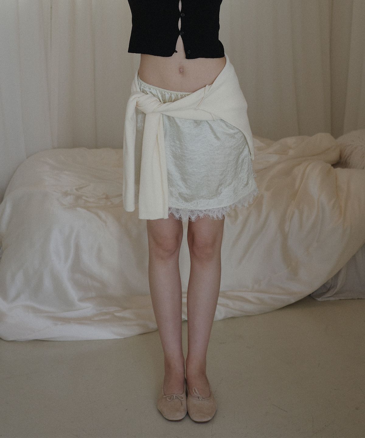 살롱 드 욘(SALON DE YOHN) Banding Lace Satin Skirt_ Butter